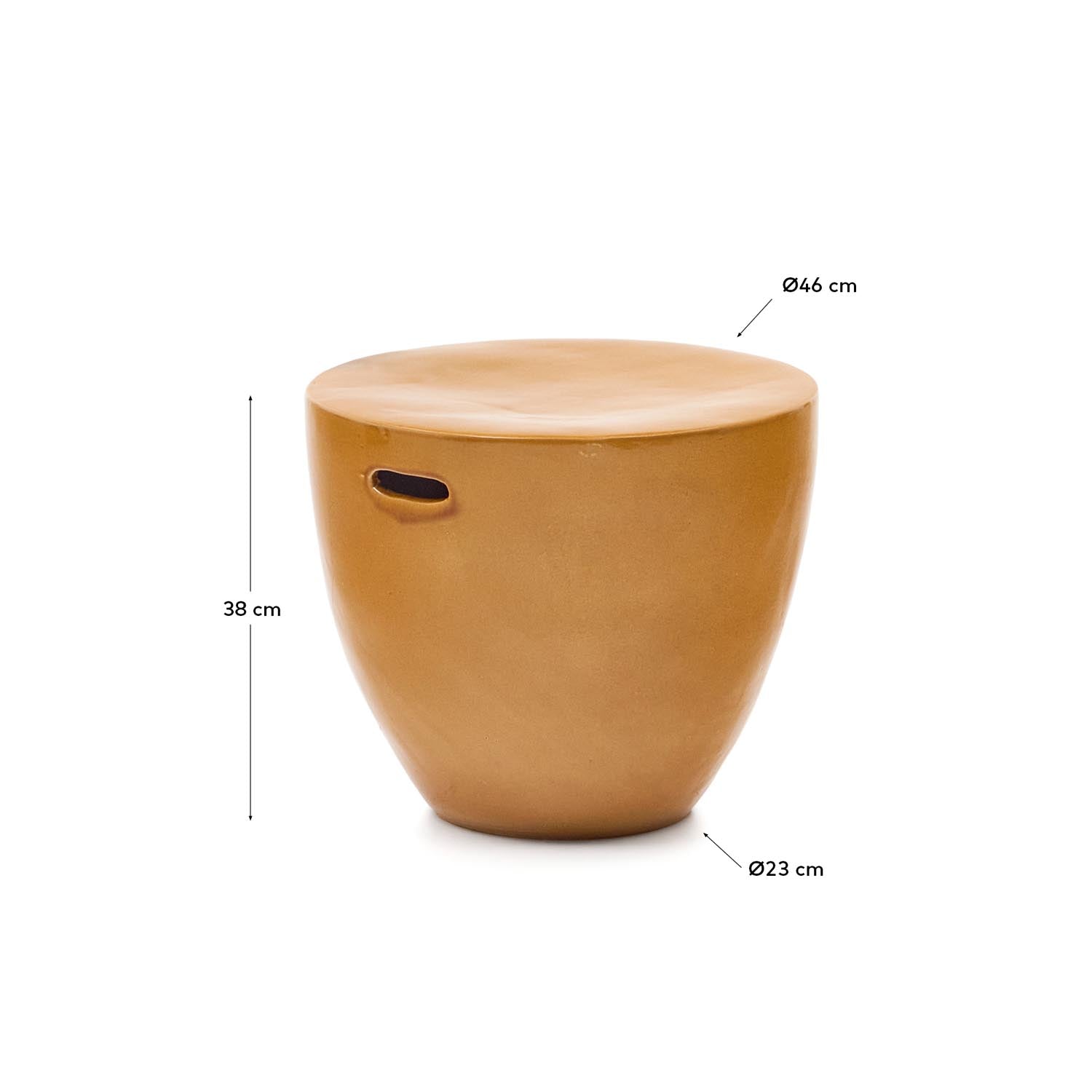 Stilvoller Beistelltisch aus wetterfester Keramik mit senffarbenem Finish, Ø 45 cm – ideal für Terrasse und Garten von Kave Home.