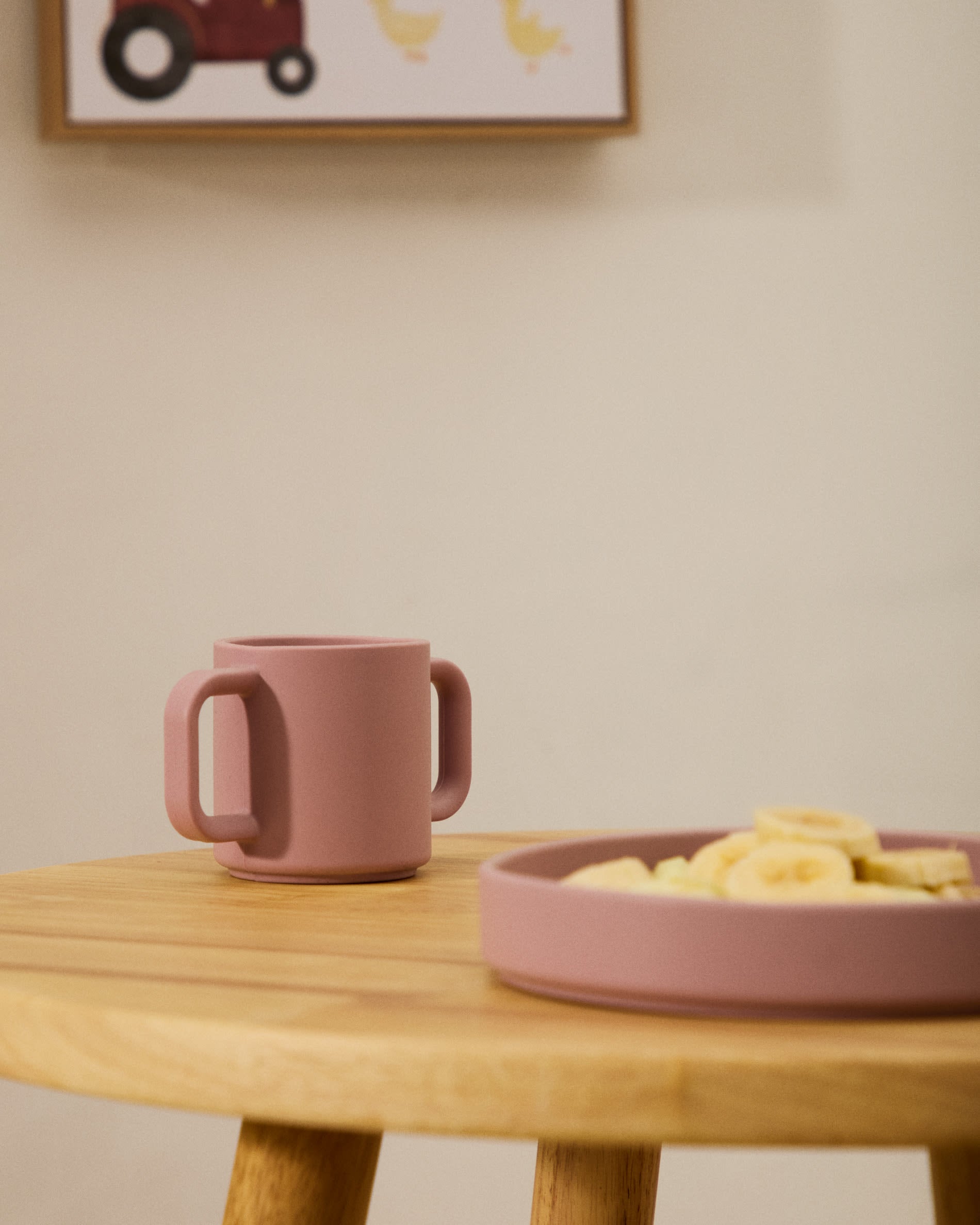 Set Lili aus 2 Tassen aus Silikon rosa und türkis in Türkis, Rosa präsentiert im Onlineshop von KAQTU Design AG. Geschirr Kids ist von Kave Home