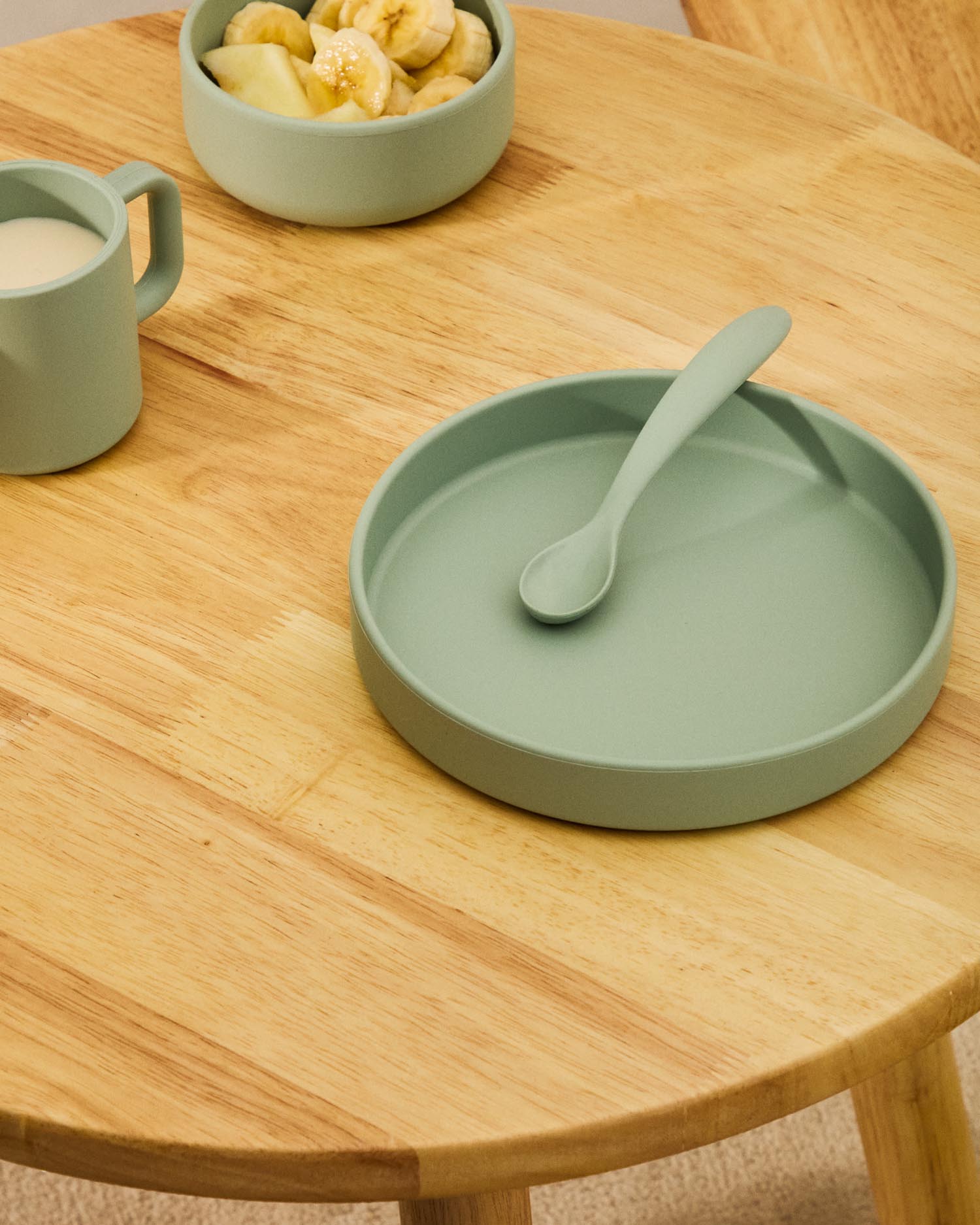 Set Lili aus 2 Löffeln aus Silikon rosa und türkis in Türkis, Rosa präsentiert im Onlineshop von KAQTU Design AG. Geschirr Kids ist von Kave Home