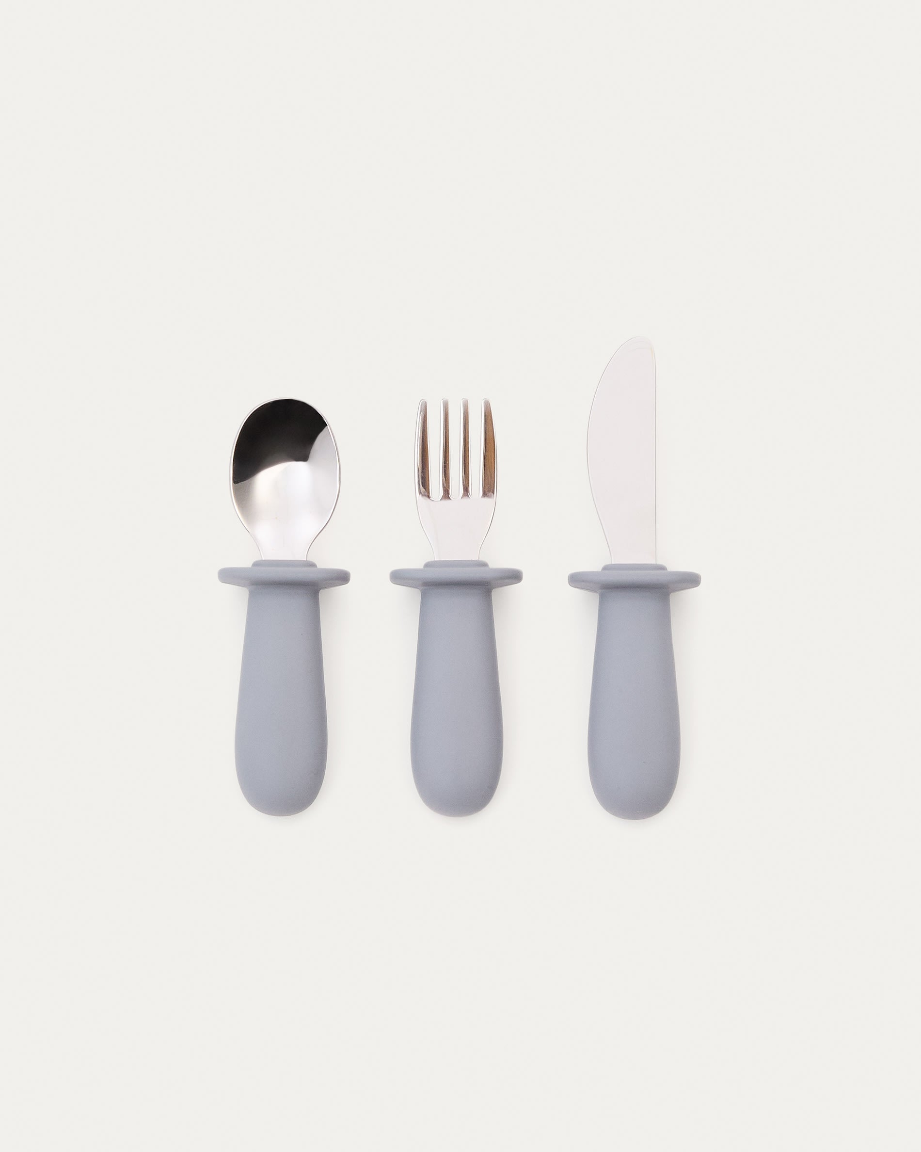 Set Lili aus Löffel, Gabel und Messer aus Silikon rosa in Rosa präsentiert im Onlineshop von KAQTU Design AG. Geschirr Kids ist von Kave Home