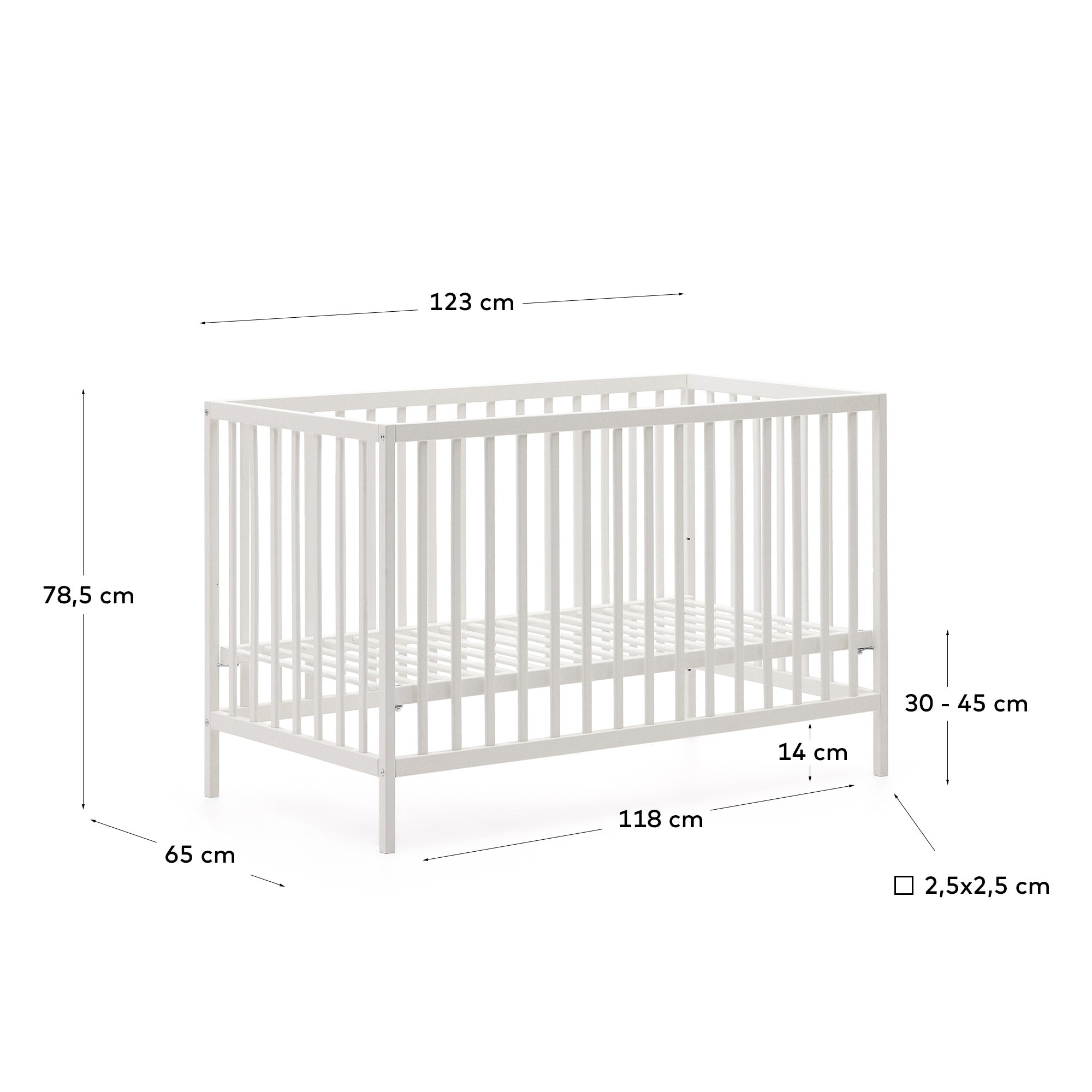 Elegantes Gitterbett aus massiver Buche mit weißem Finish, anpassbarer Matratzenhöhe, ideal für Babys und Kleinkinder.