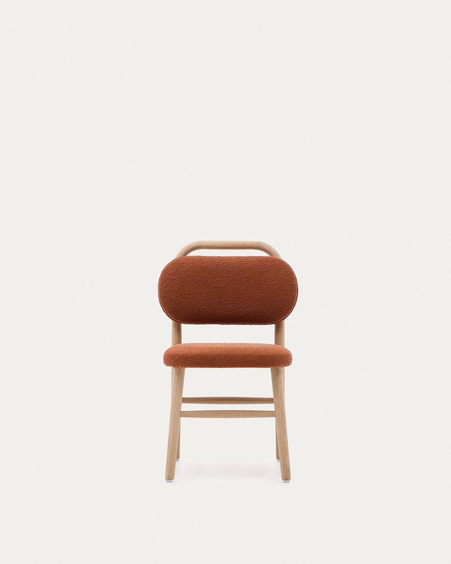 Kinderstuhl Helda: Terrakotta Bouclé, FSC-zertifiziertes Eichenholz, modernes Design, umweltfreundlich und ideal für Kinderzimmer.