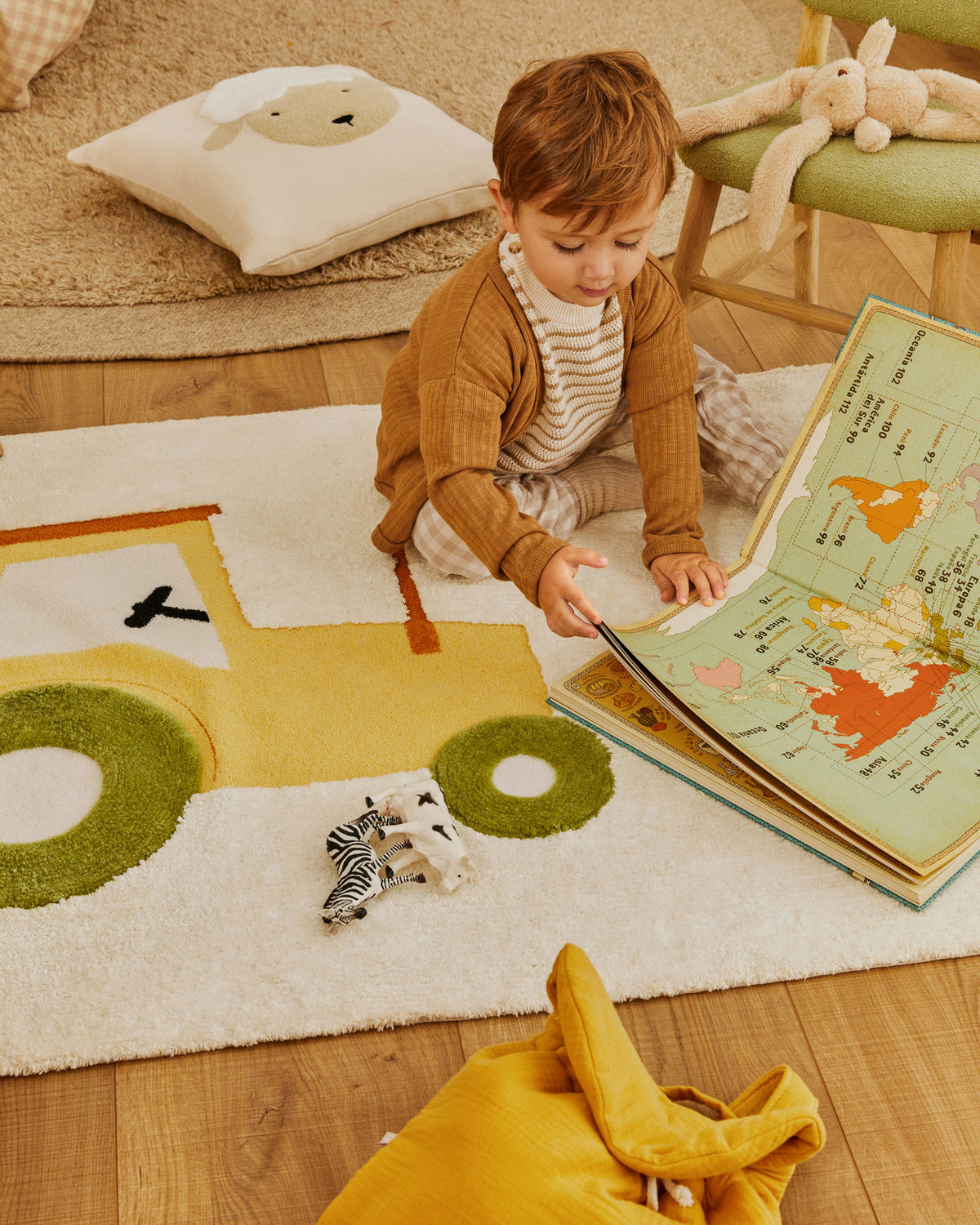 Teppich Pecky 100% Baumwolle beige mit Traktor 90 x 150 cm in Mehrfarbig präsentiert im Onlineshop von KAQTU Design AG. Teppich ist von Kave Home