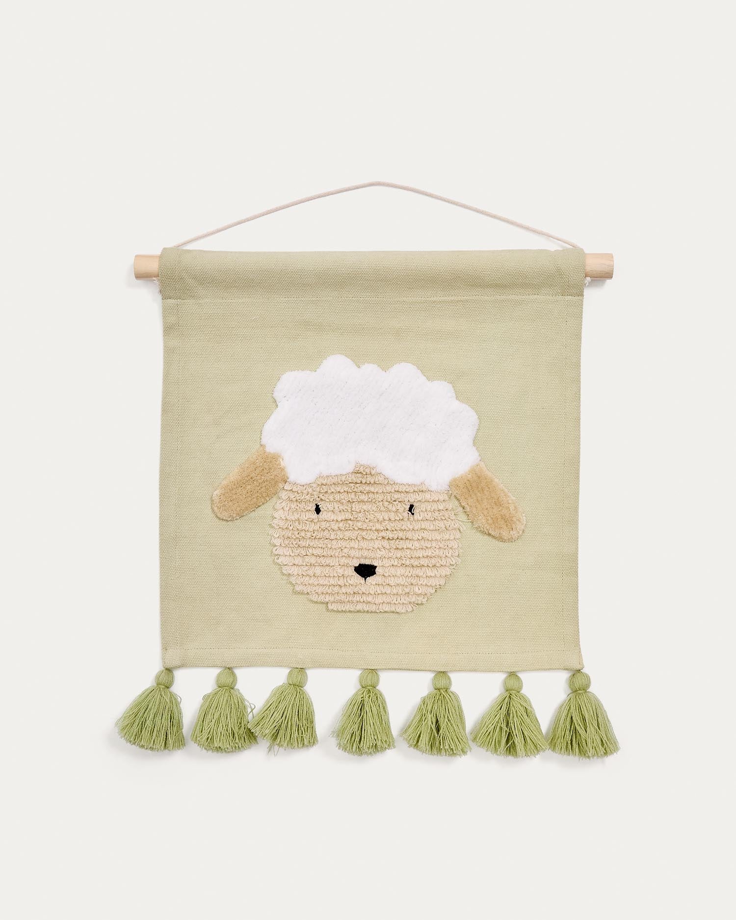 Wandteppich Milu aus grüner Baumwolle mit Schaf und Quasten in Grün  in Grün präsentiert im Onlineshop von KAQTU Design AG. Wandteppich ist von Kave Home