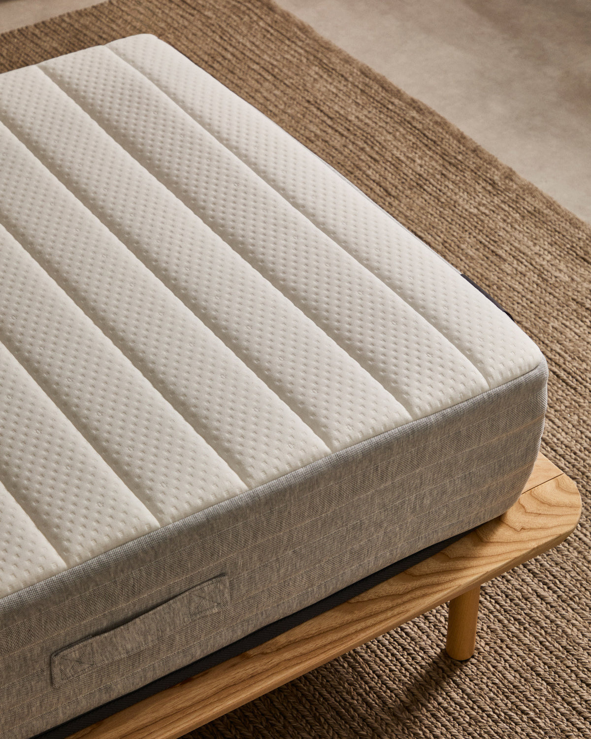 Juno Taschenfederkernmatratze 90 x 200 cm in Weiss, Grau präsentiert im Onlineshop von KAQTU Design AG. Matratze ist von Kave Home
