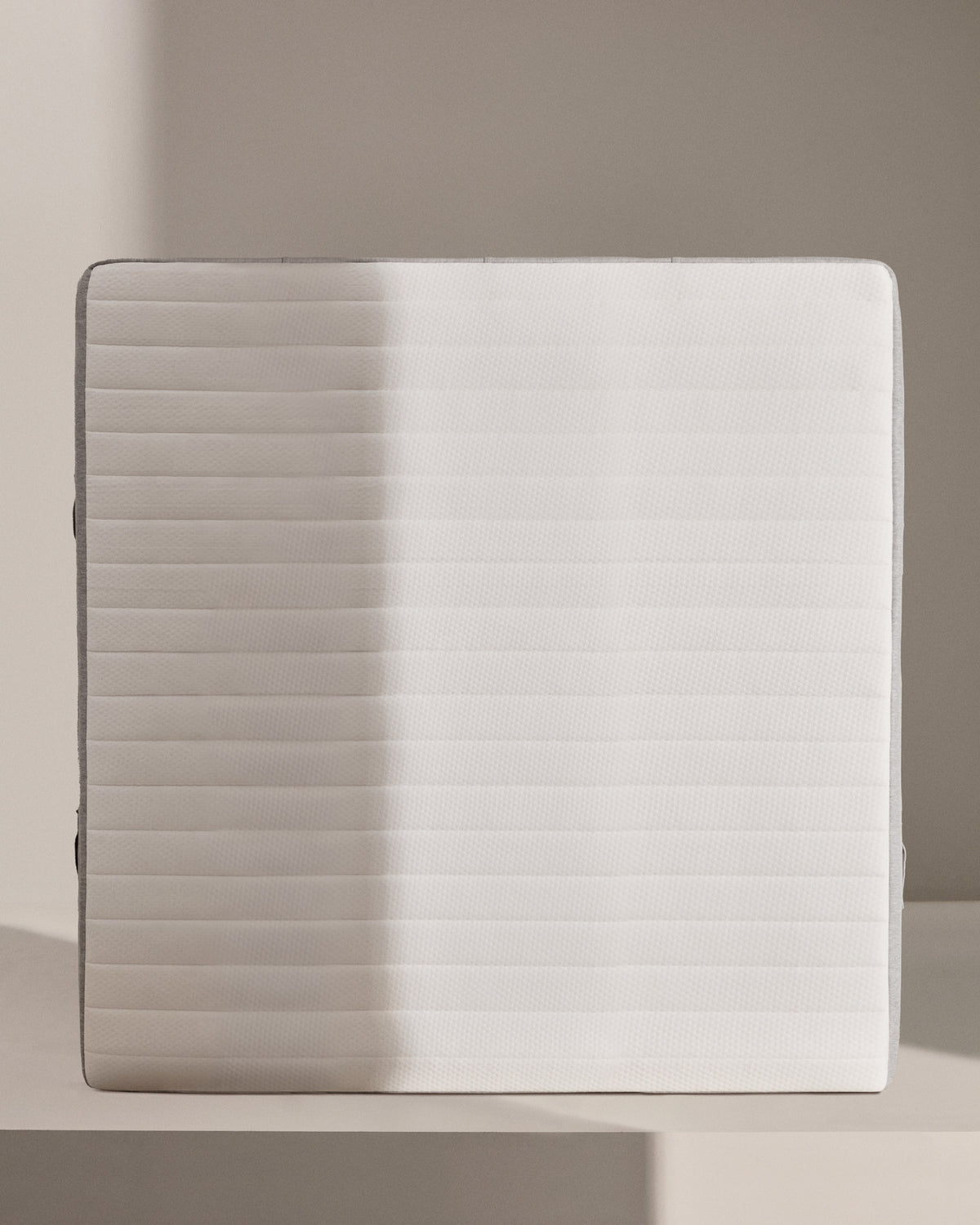 Juno Taschenfederkernmatratze 180 x 200 cm in Weiss, Grau präsentiert im Onlineshop von KAQTU Design AG. Matratze ist von Kave Home