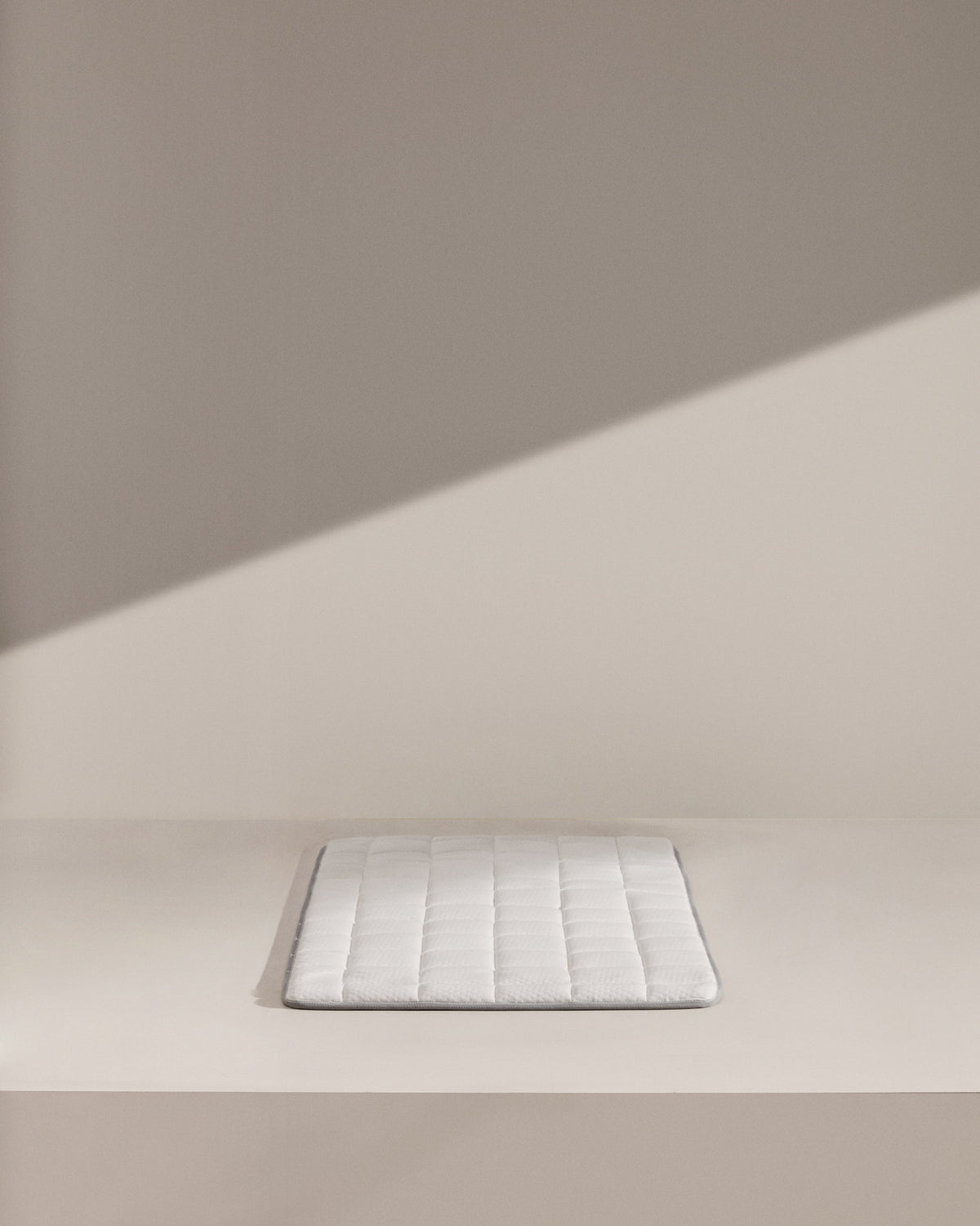 Topper Freya 90 x 200 cm in Weiss, Grau präsentiert im Onlineshop von KAQTU Design AG. Matratze ist von Kave Home