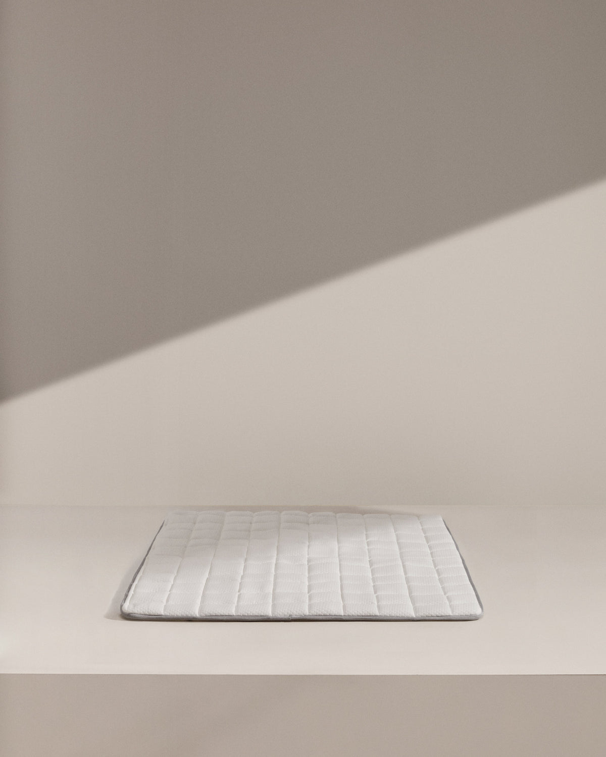 Freya Matratzen Topper 140 x 190 cm in Weiss präsentiert im Onlineshop von KAQTU Design AG. Matratze ist von Kave Home