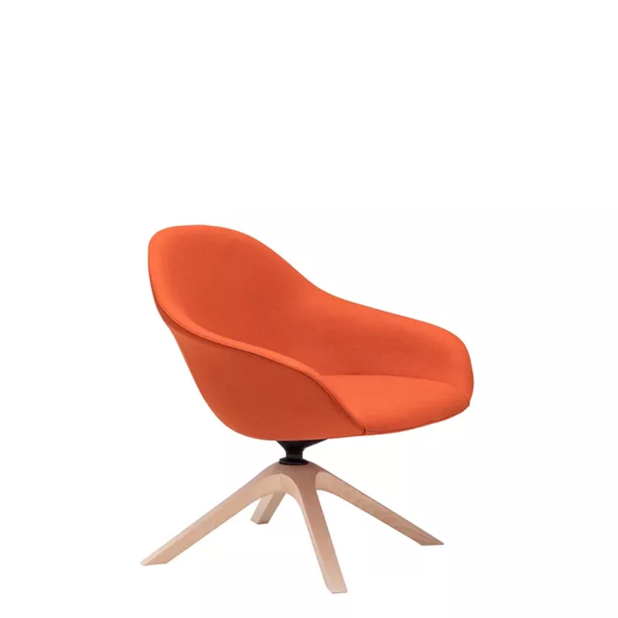 Next Lounge drehbar von Andreu World: Eleganter Sessel mit geschwungenem Design, ideal für entspannte Momente in jedem Raum.