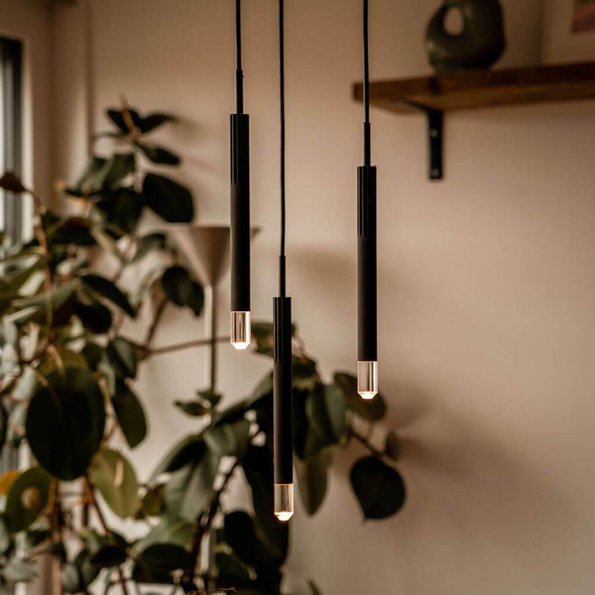 LED-Pendelleuchte Candle LH3 in schwarz präsentiert im Onlineshop von KAQTU Design AG. Pendelleuchte ist von Beisik Products