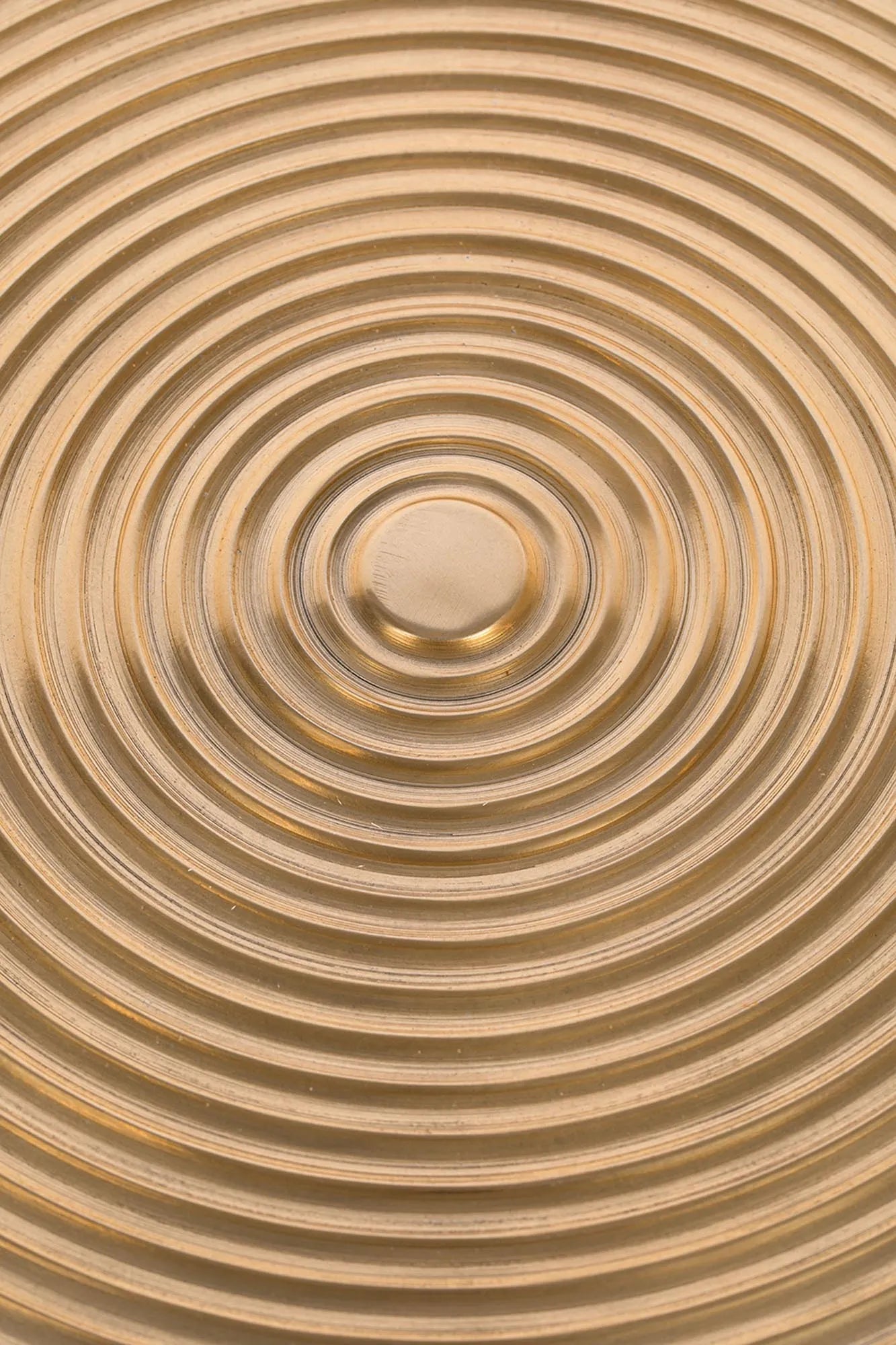 HYPNOTISING ROUND Tisch in Gold präsentiert im Onlineshop von KAQTU Design AG. Esstisch ist von Bold Monkey