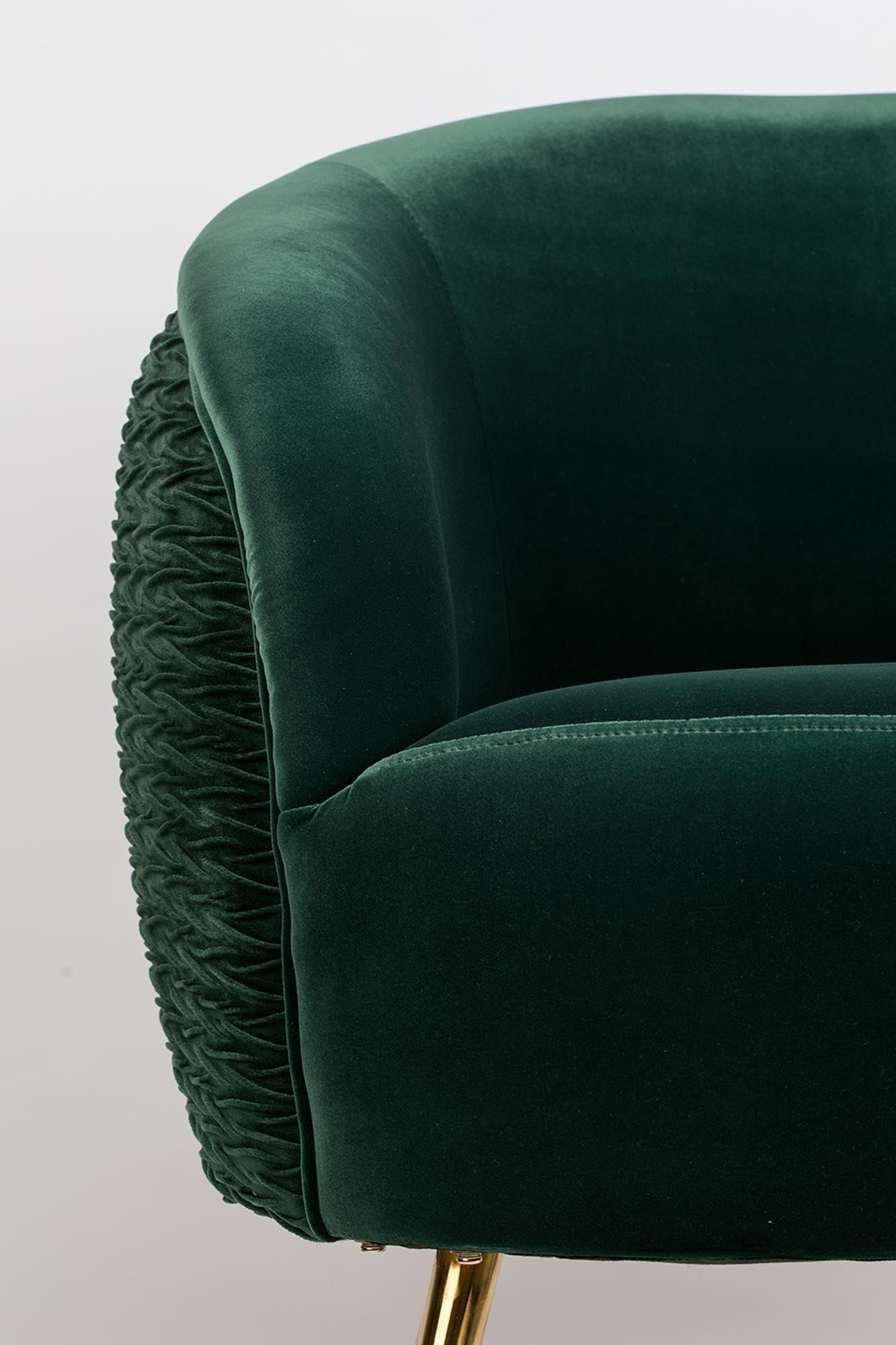 Entdecken Sie den SO CURVY Loungesessel von Bold Monkey – ein stilvolles Möbelstück, das Komfort und modernes Design harmonisch vereint.
