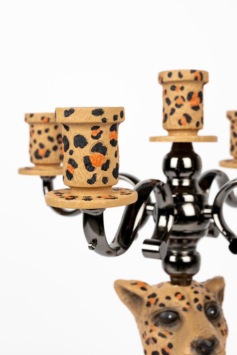 Kerzenhalter „Prost gekrönter Panther“ gefleckt in Beige präsentiert im Onlineshop von KAQTU Design AG. Kerzenständer ist von Bold Monkey