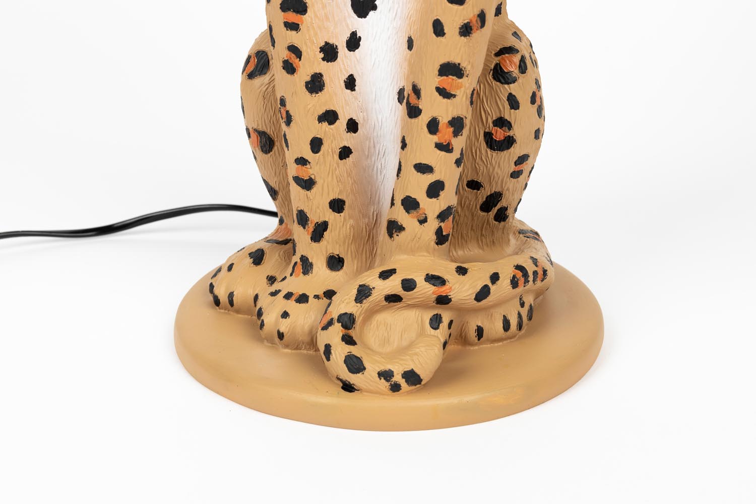 Stehlampe Proudly Crowned Panther gefleckt in Beige präsentiert im Onlineshop von KAQTU Design AG. Stehleuchte ist von Bold Monkey