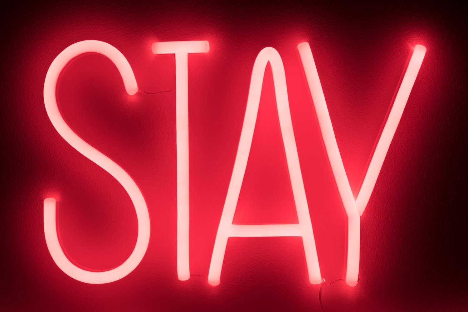 Badass LED Neon Wandschild in Red präsentiert im Onlineshop von KAQTU Design AG. Wandleuchte ist von Bold Monkey