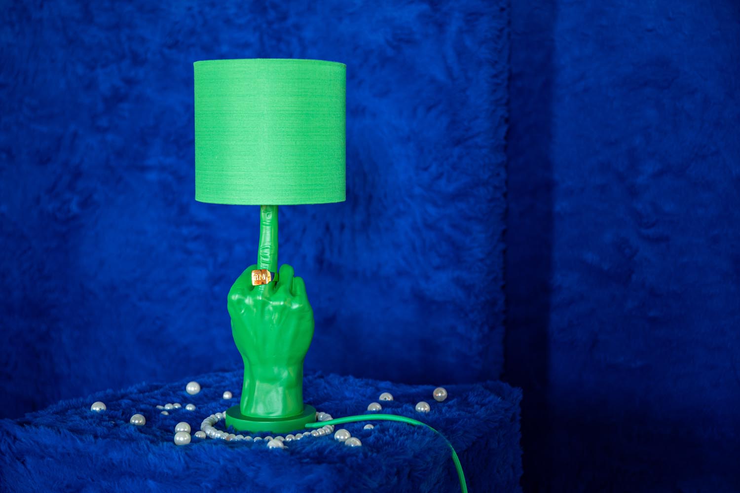 Tischlampe „What If“ in Green präsentiert im Onlineshop von KAQTU Design AG. Tischleuchte ist von Bold Monkey