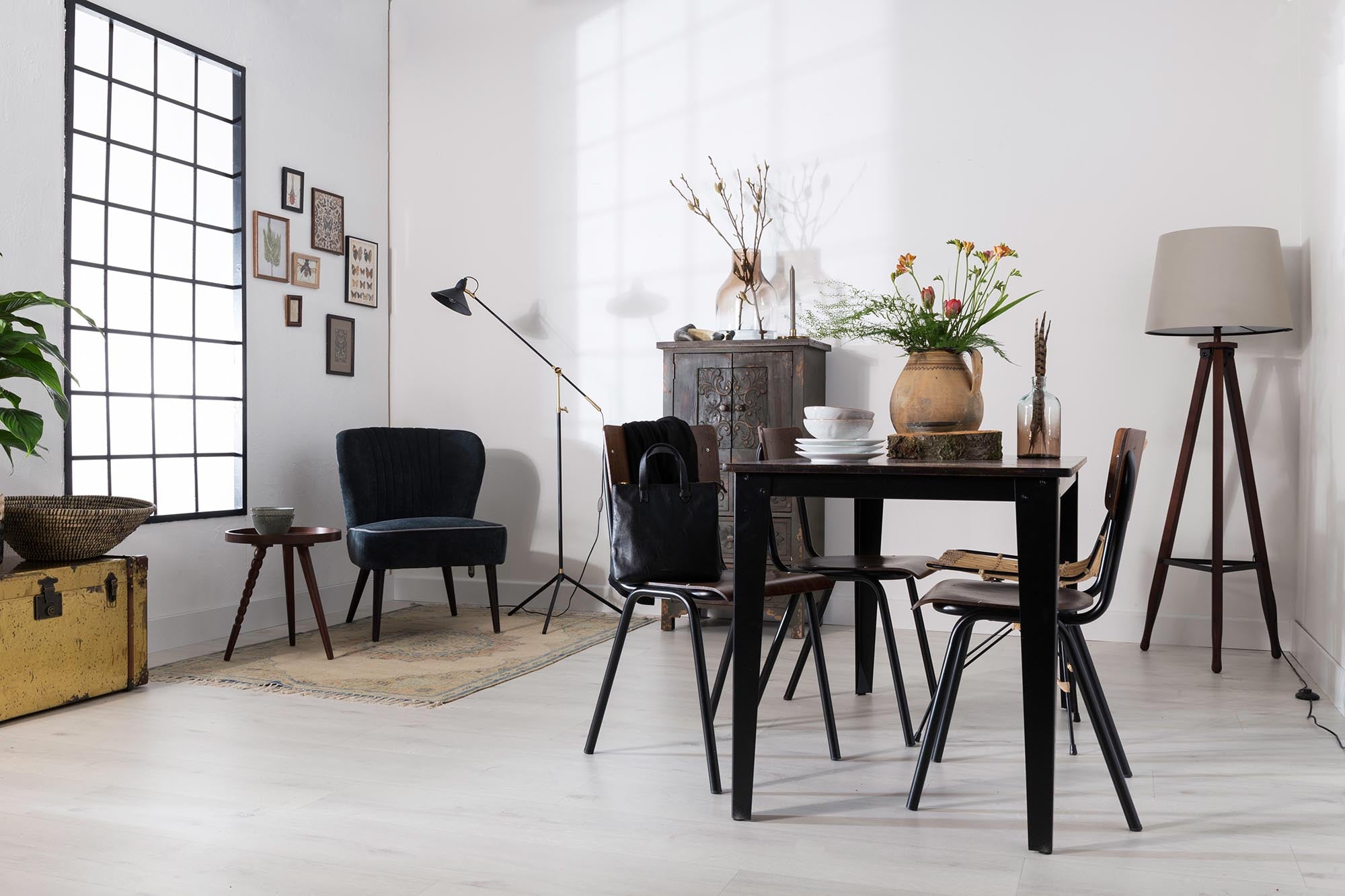 Dutchbone Scuola: Stilvoller Stuhl mit nostalgischem Flair.