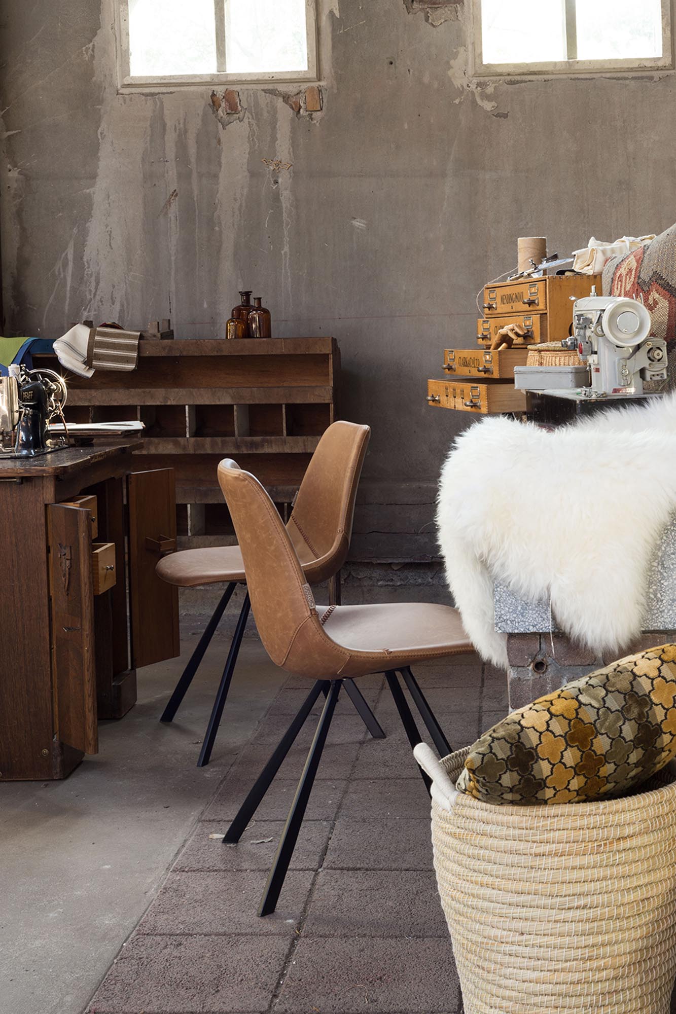 Entdecken Sie den Stuhl Franky von Dutchbone – stilvolles Design vereint mit höchstem Komfort für Ihr Zuhause.