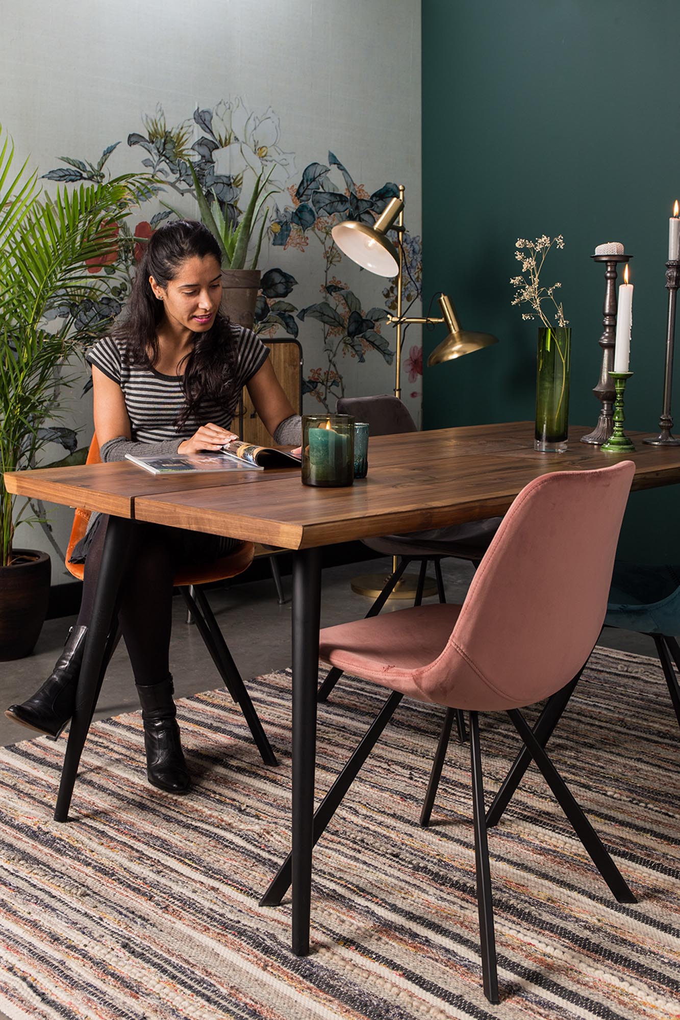 Stuhl Franky Velvet in Grau präsentiert im Onlineshop von KAQTU Design AG. Stuhl ist von Dutchbone