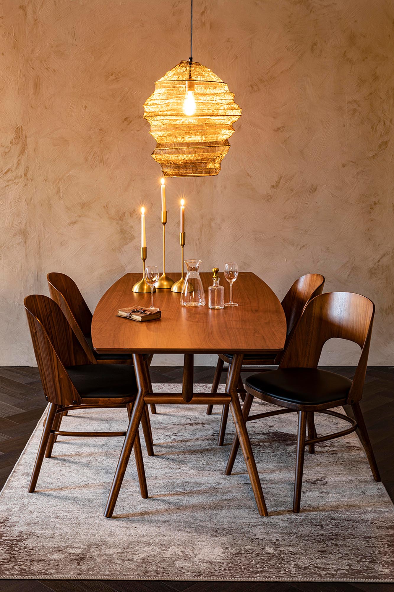 Dutchbone Talika Stuhl: Komfort trifft auf modernes Design.