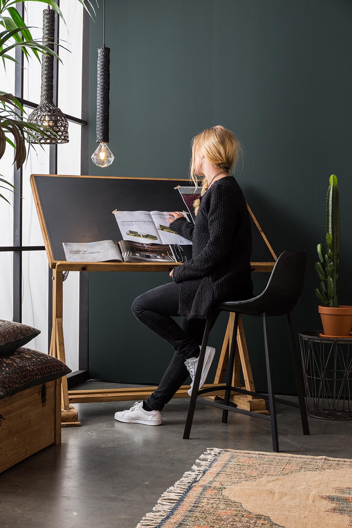 Barstuhl Franky in Schwarz / Kunstleder präsentiert im Onlineshop von KAQTU Design AG. Barstuhl ist von Dutchbone