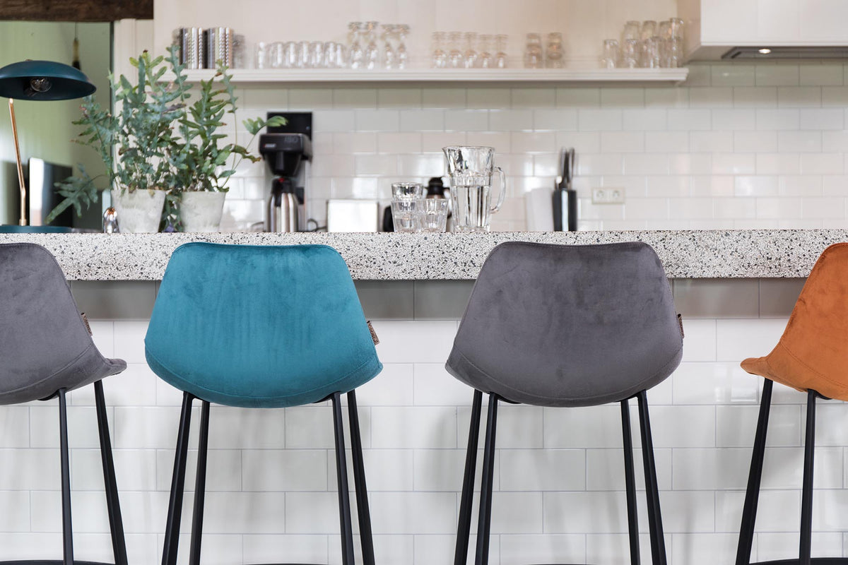 Barstuhl Franky Velvet in Grau präsentiert im Onlineshop von KAQTU Design AG. Barstuhl ist von Dutchbone