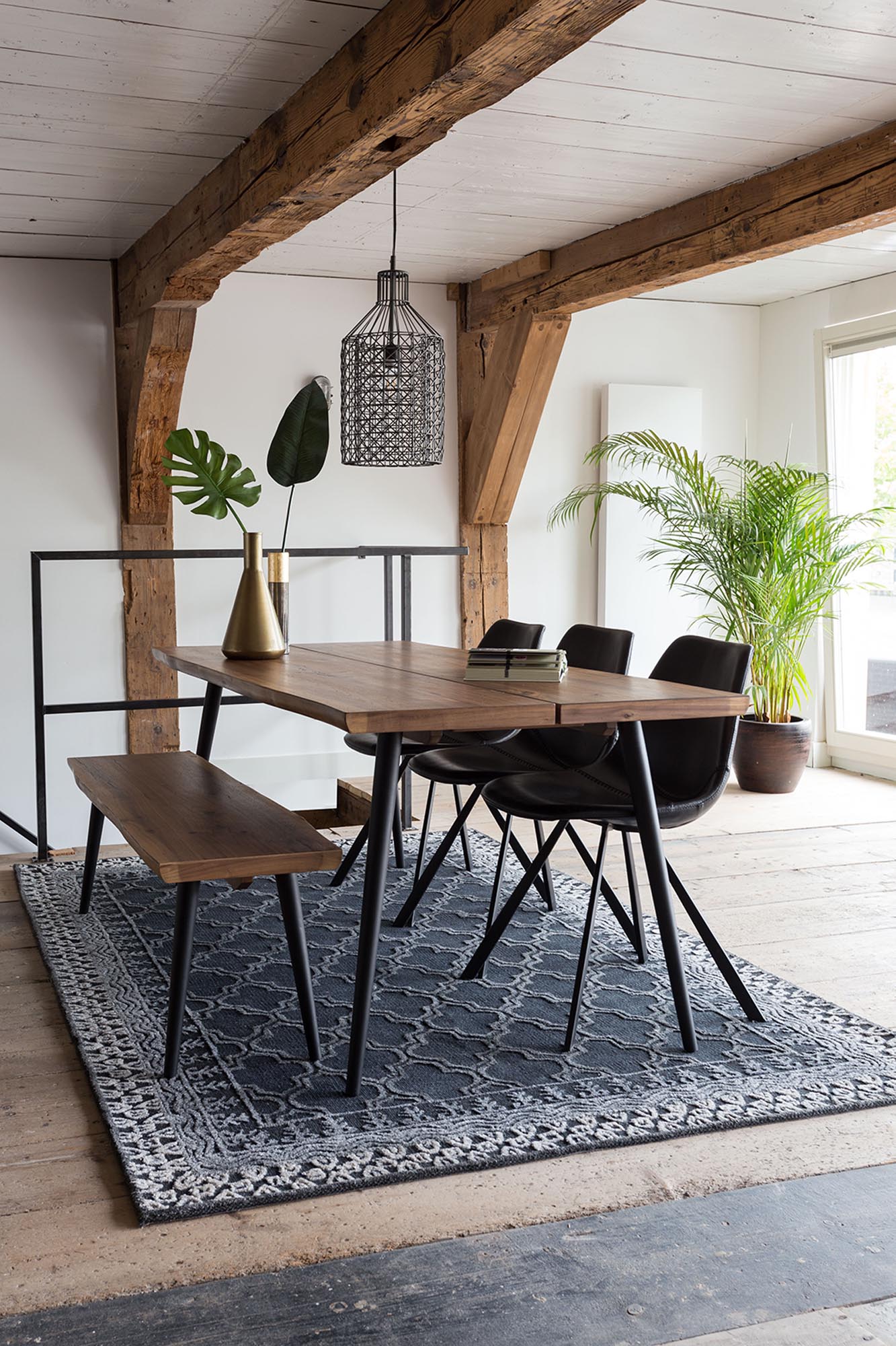 Tisch Alagon