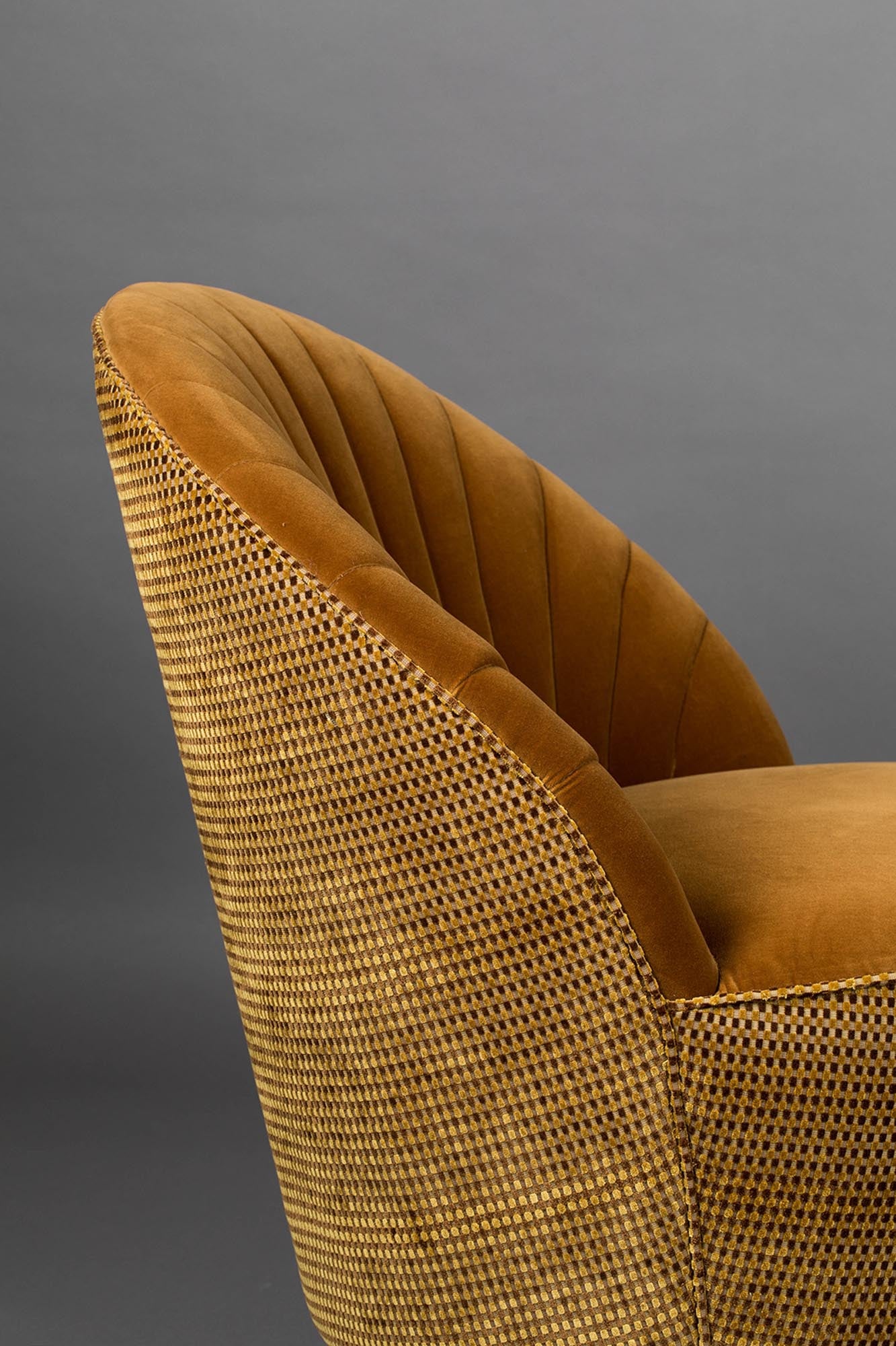 Entdecken Sie den stilvollen Loungesessel MADISON von Dutchbone – eine harmonische Verbindung aus Komfort und modernem Design für Ihr Zuhause.