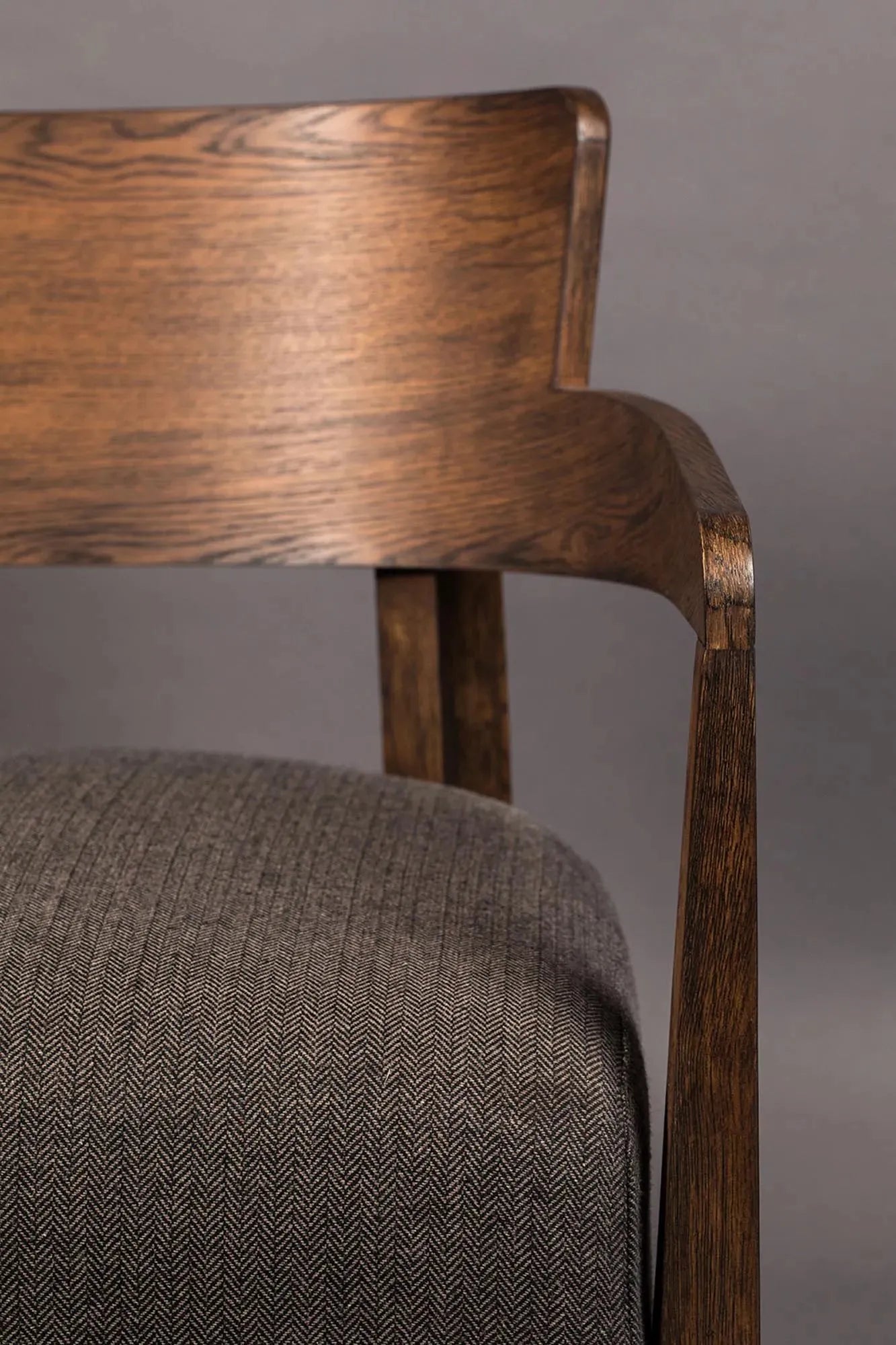 Dutchbone Duran: Komfortabler Loungesessel für modernes Wohndesign.
