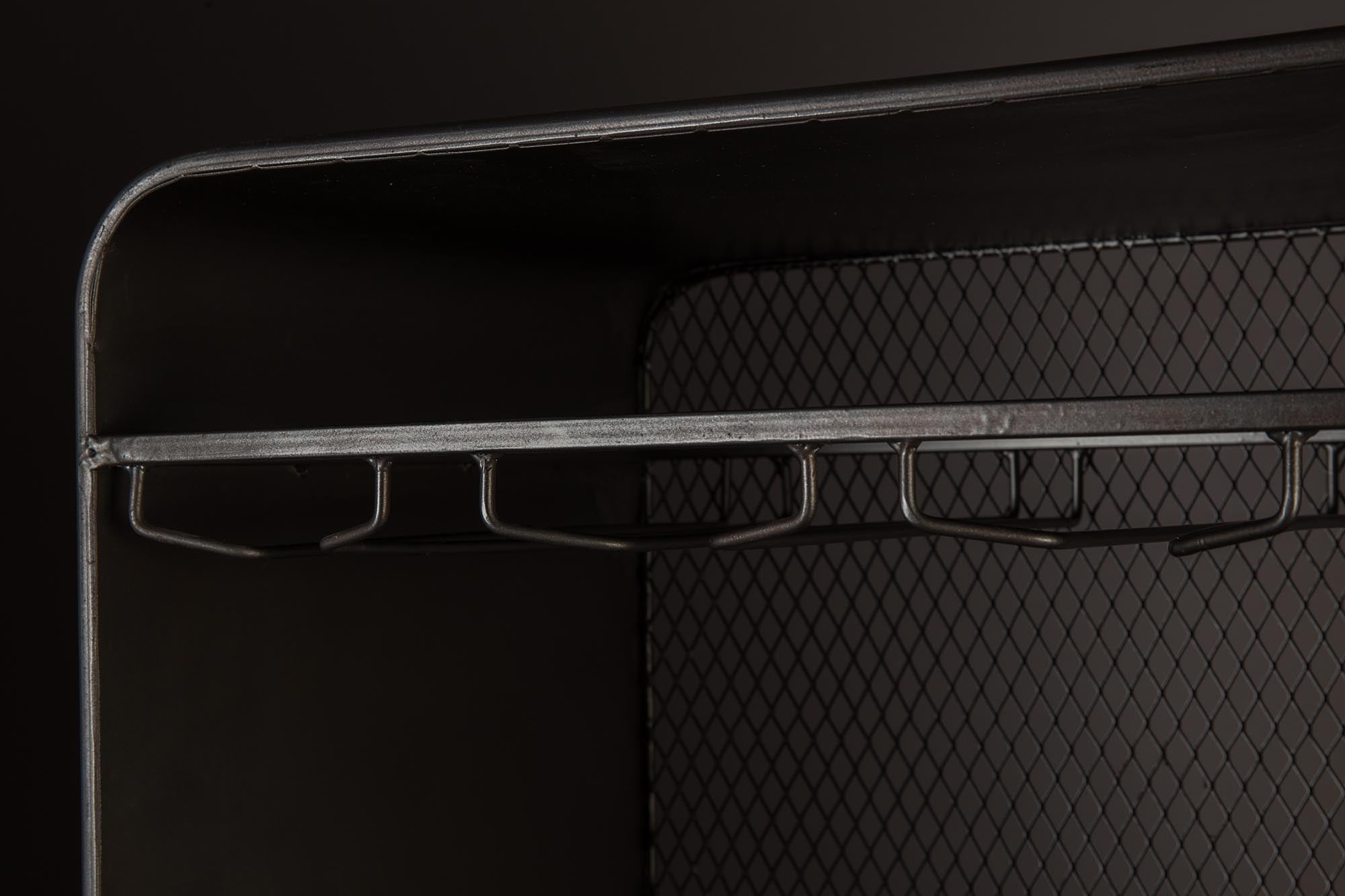 Cabinet VINO von Dutchbone: Stilvolle Aufbewahrung für Weinliebhaber. Elegantes Design trifft auf praktische Funktionalität.