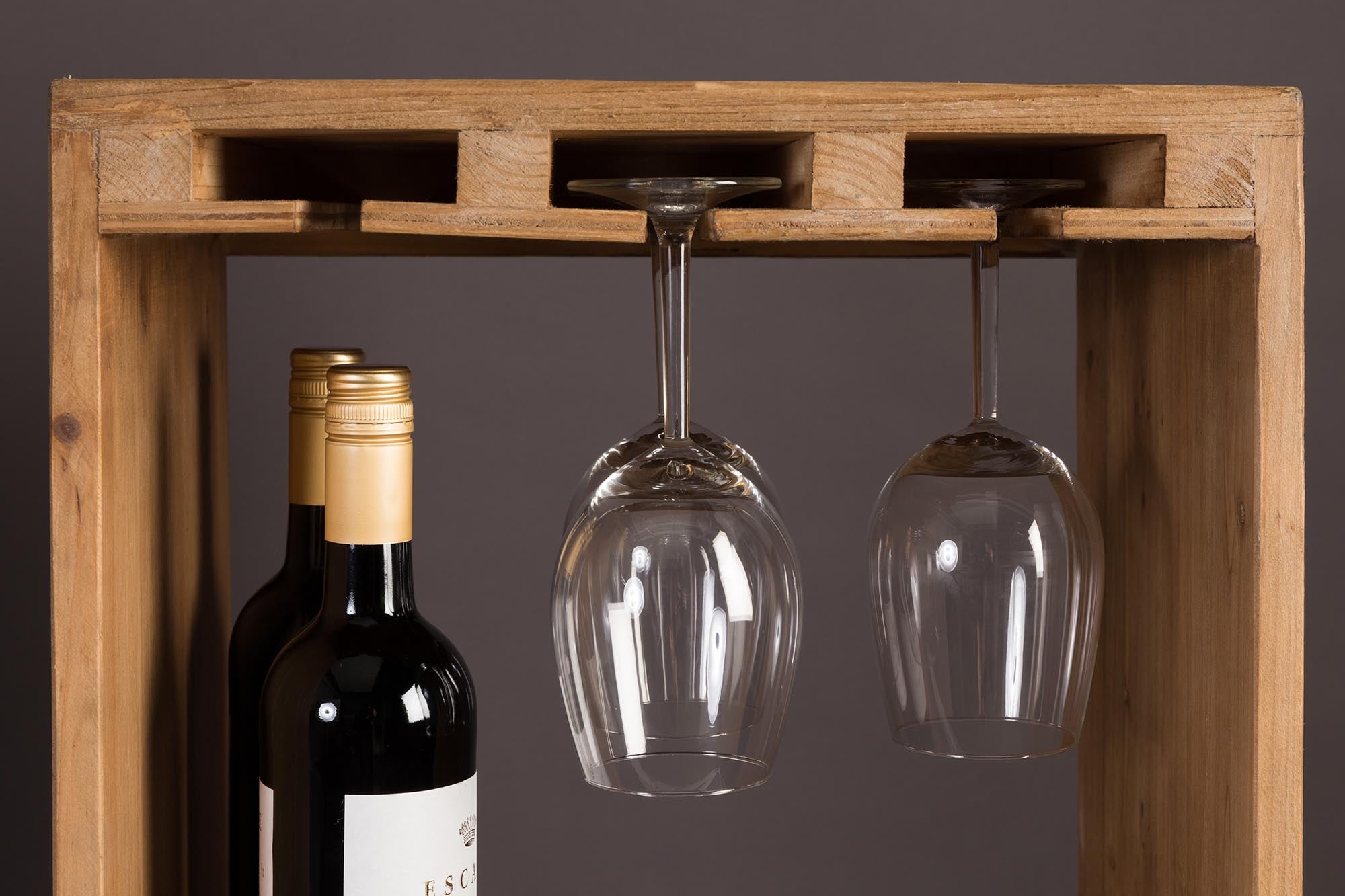 Elegantes Cabinet für Weinliebhaber: Stilvolles Design, hochwertige Materialien, Platz für Flaschen & Gläser, organisierte Aufbewahrung.