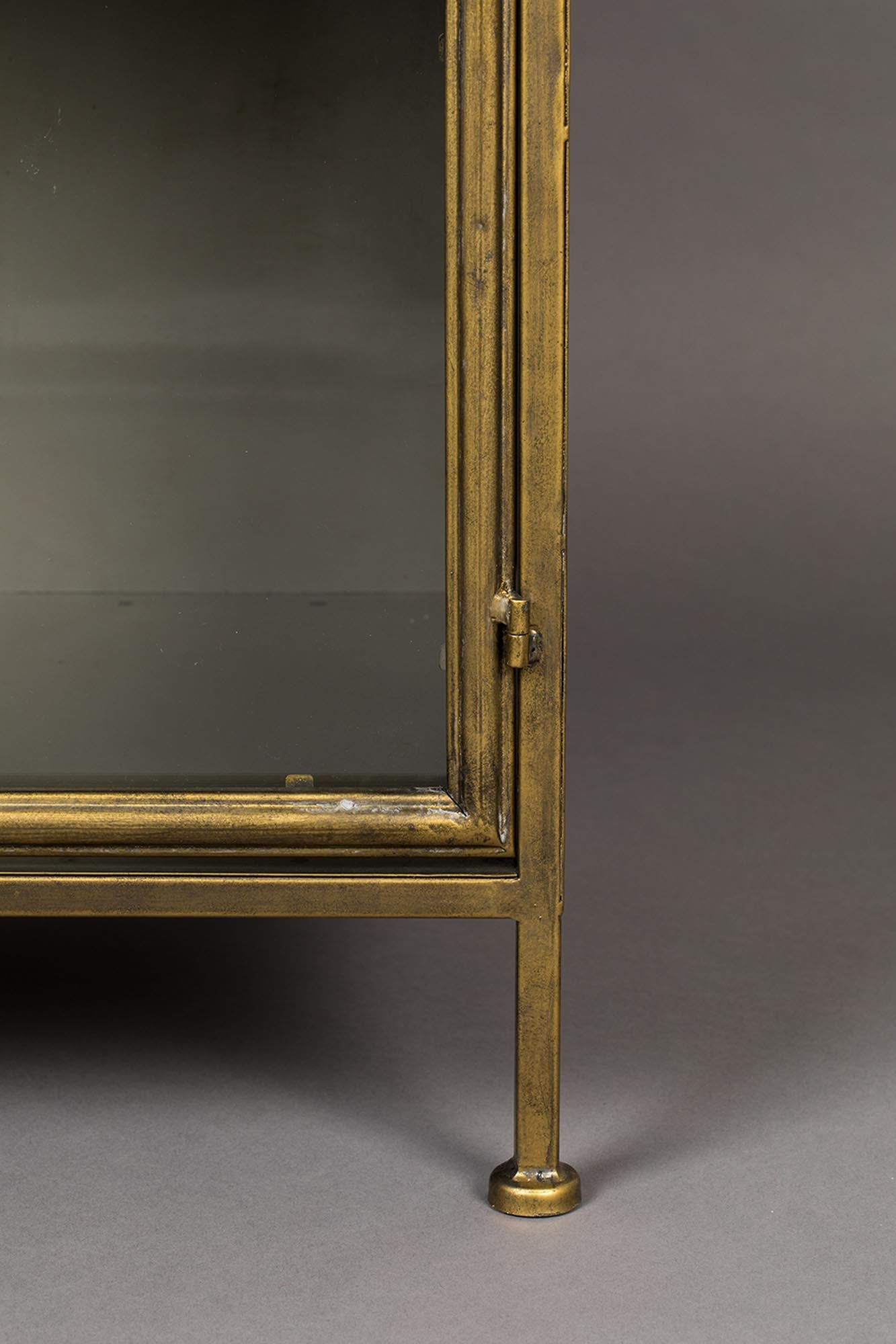 Das Cabinet GERTLUSH von Dutchbone: zeitlose Eleganz, robustes Holz, pflegeleicht, vielseitig, modern, stilvolles Statement.