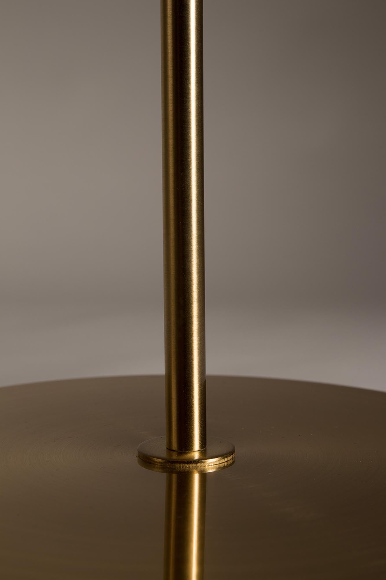 Entdecken Sie die Stehleuchte Eclipse von Dutchbone: Elegante Form, einzigartiger Metallschirm, sanfte Beleuchtung, ideal für jeden Raum in Schwarz, Weiß oder Pastell.