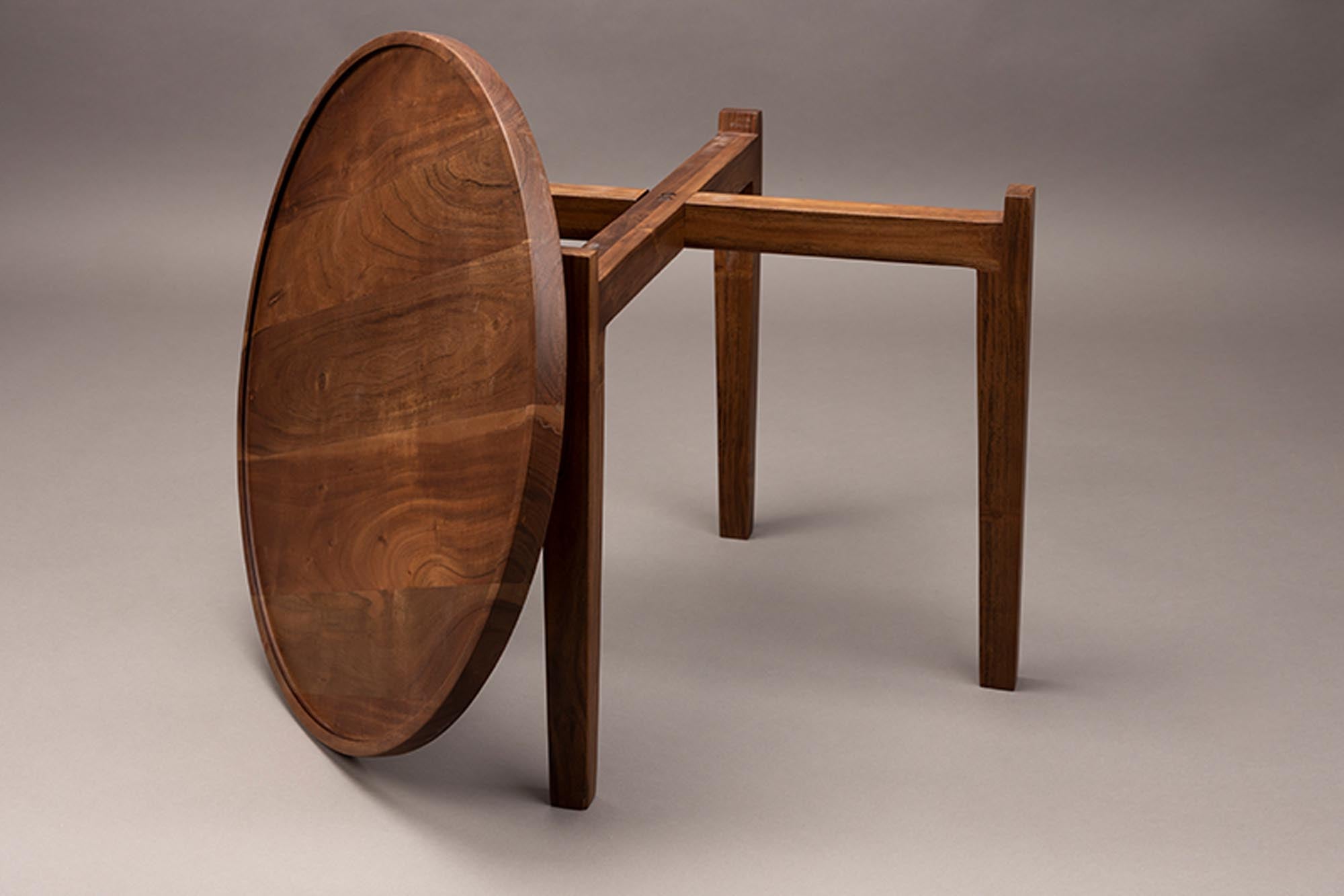 Stilvoller Coffee Table Shane aus Akazienholz, minimalistisch, robust, zeitlos, ideal für Getränke und Deko, ein echter Blickfang.