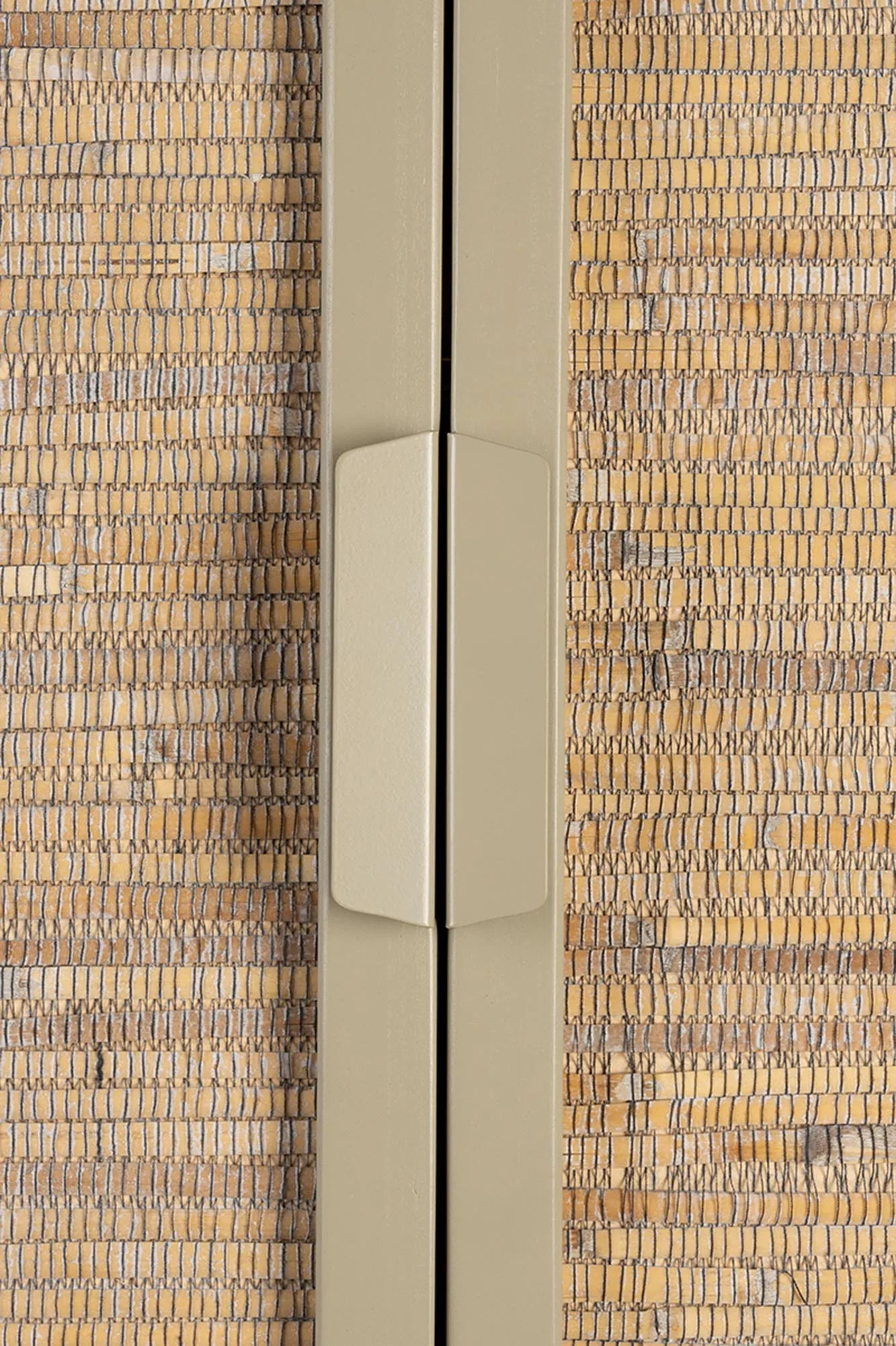 Schrank Yasu in Beige präsentiert im Onlineshop von KAQTU Design AG. Cabinet ist von Dutchbone