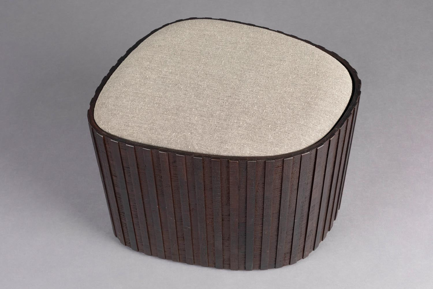 Sitzpouf mit Stauraum Bay Low in Brown präsentiert im Onlineshop von KAQTU Design AG. Pouf ist von Dutchbone