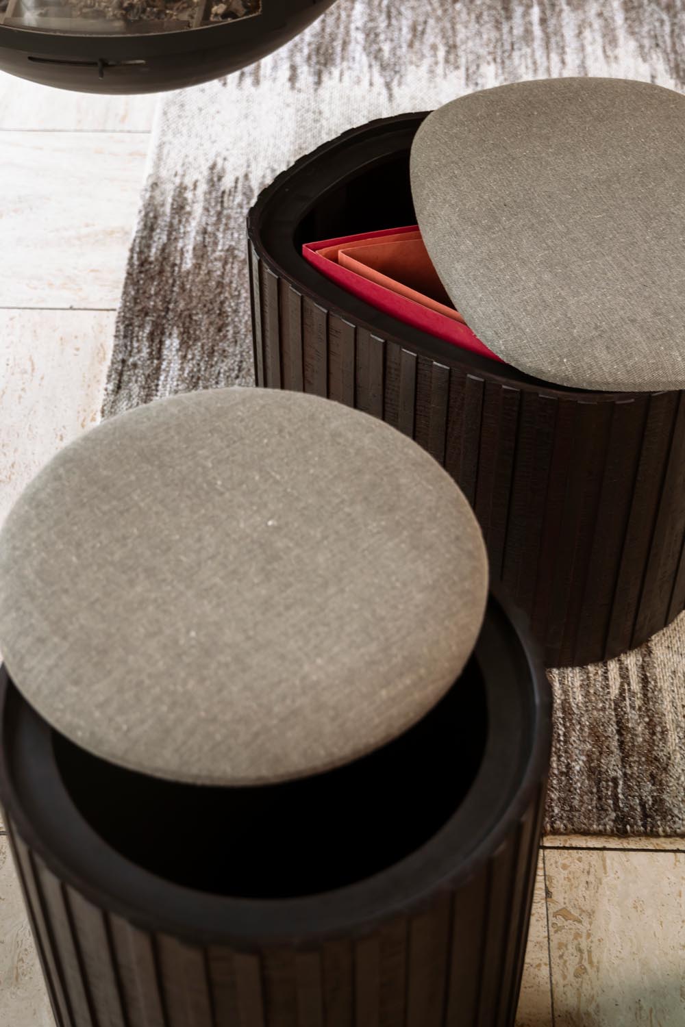 Sitzpouf mit Stauraum Bay Low in Brown präsentiert im Onlineshop von KAQTU Design AG. Pouf ist von Dutchbone