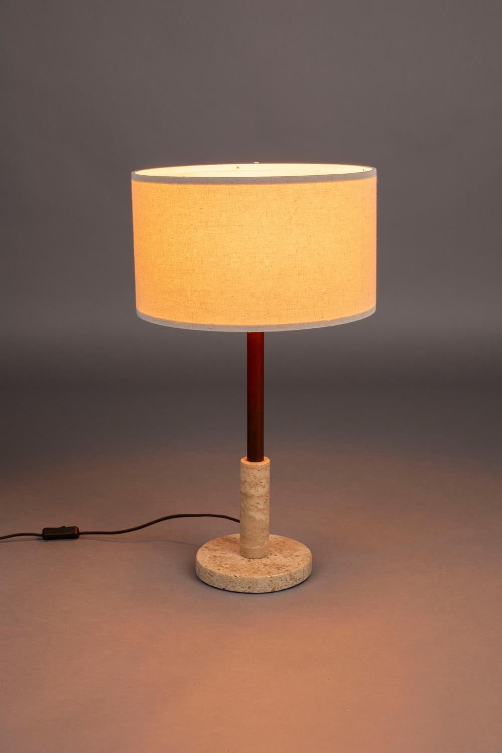 Tischlampe Jackson in Beige präsentiert im Onlineshop von KAQTU Design AG. Tischleuchte ist von Dutchbone