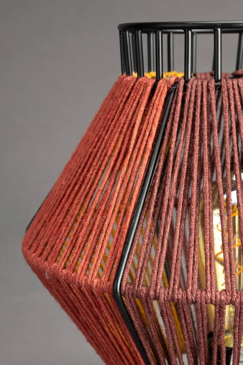 Tischlampe Surya Rope in Multi colour präsentiert im Onlineshop von KAQTU Design AG. Tischleuchte ist von Dutchbone