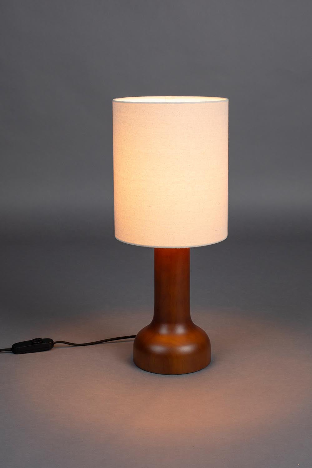 Tischlampe Jones in Beige präsentiert im Onlineshop von KAQTU Design AG. Tischleuchte ist von Dutchbone