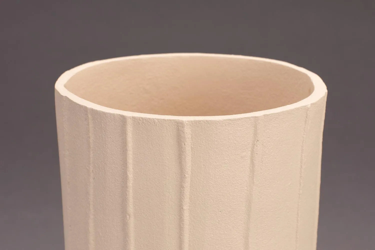 Vase Rander Beige in Beige präsentiert im Onlineshop von KAQTU Design AG. Vase ist von Dutchbone