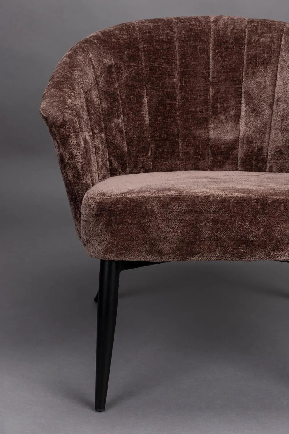 Eleganter Loungesessel Georgia Lila: Dutchbone-Design für Ihr Zuhause.