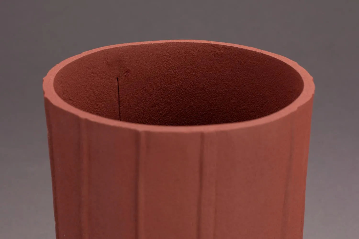 Vase Rander Terra in Red präsentiert im Onlineshop von KAQTU Design AG. Vase ist von Dutchbone