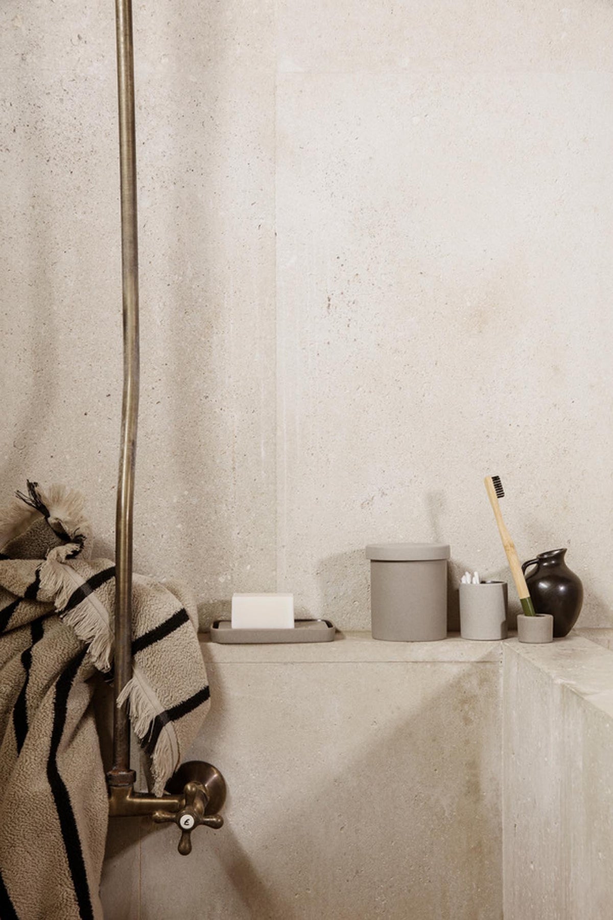 Bon Behälter in Sand präsentiert im Onlineshop von KAQTU Design AG. Aufbewahrungsbox ist von Ferm Living
