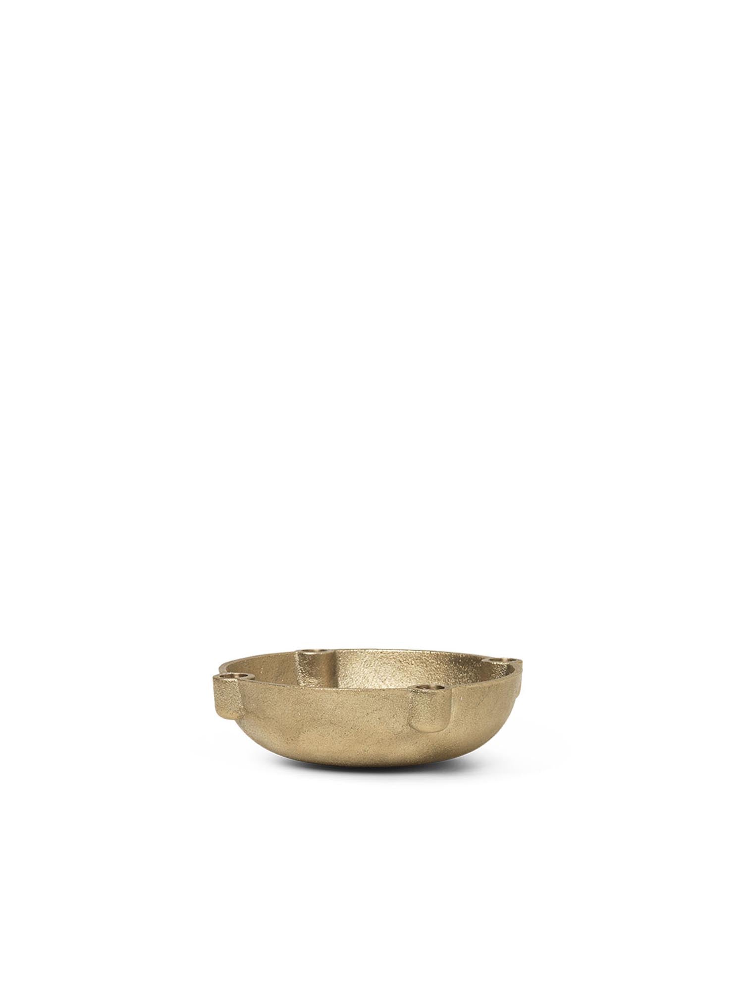 Bowl Kerzenhalter in Messing präsentiert im Onlineshop von KAQTU Design AG. Kerzenständer ist von Ferm Living
