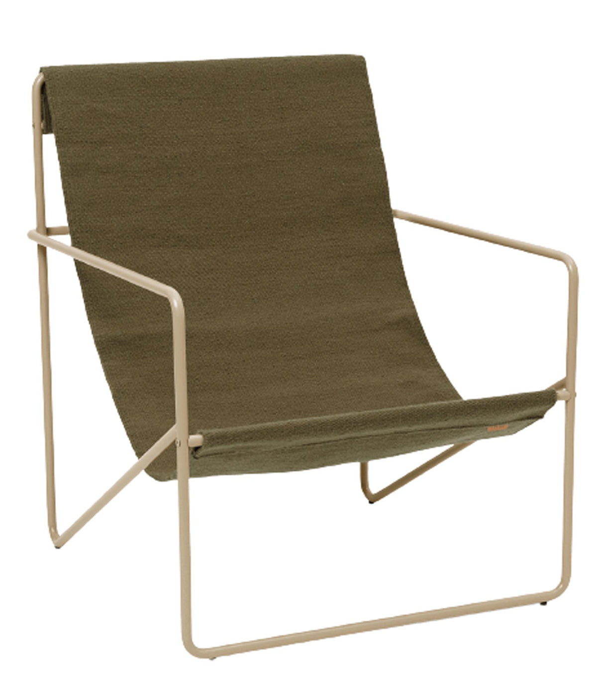 Desert Loungestuhl in Kaschmir/Olivegrün präsentiert im Onlineshop von KAQTU Design AG. Outdoor-Sessel mit Armlehnen ist von Ferm Living