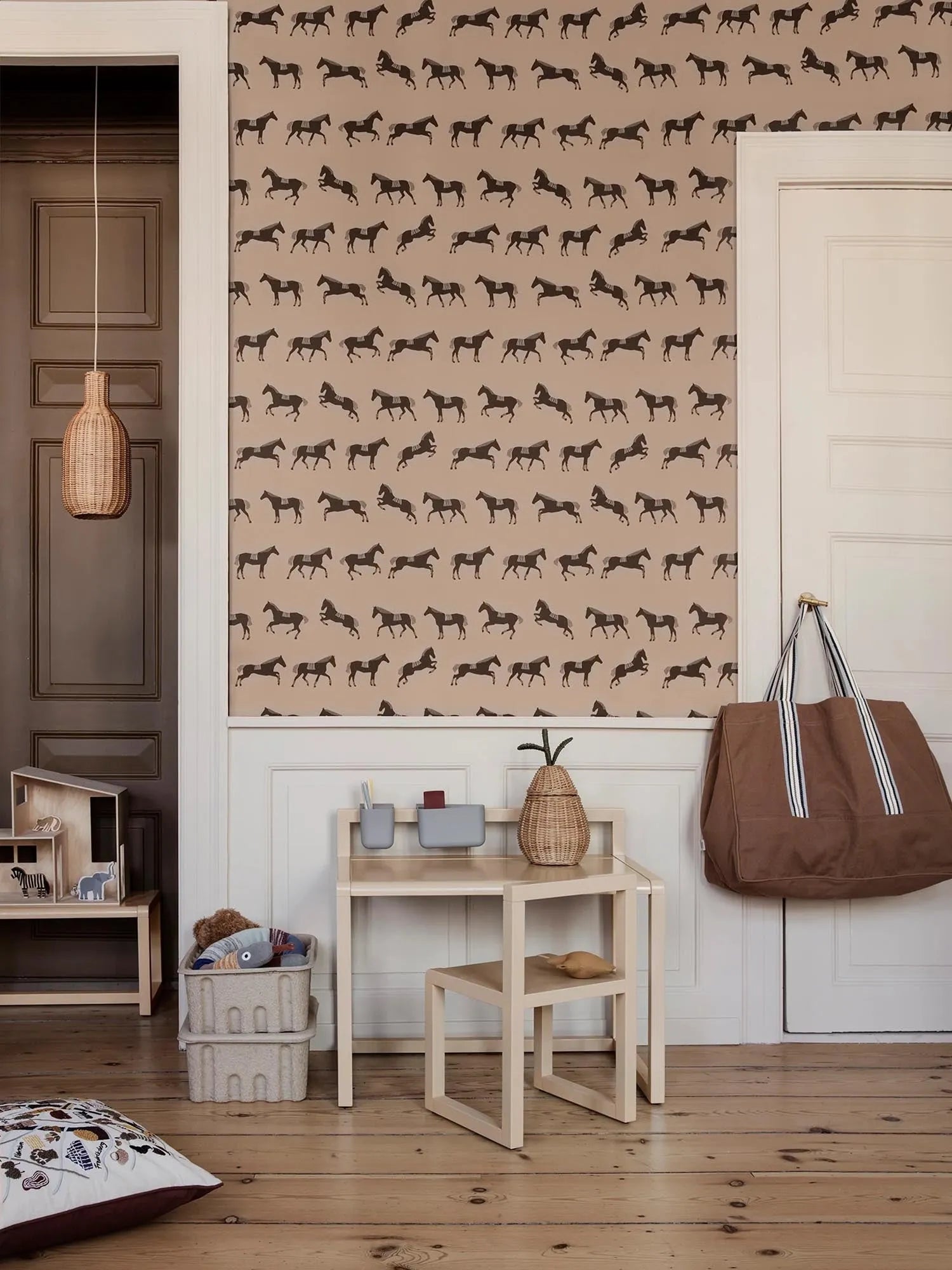 Little Architect Schreibtisch in Kaschmir präsentiert im Onlineshop von KAQTU Design AG. Schreibtisch ist von Ferm Living