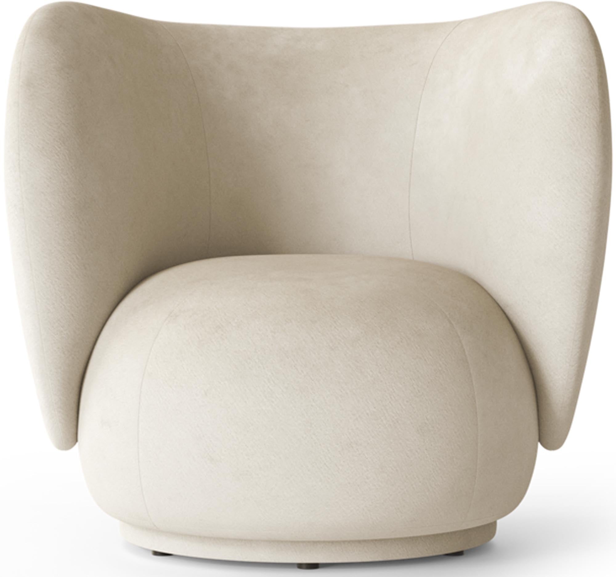 Der Rico Loungestuhl von Ferm Living vereint sanfte Kurven und Volumen in einem eleganten, maßgeschneiderten Design.