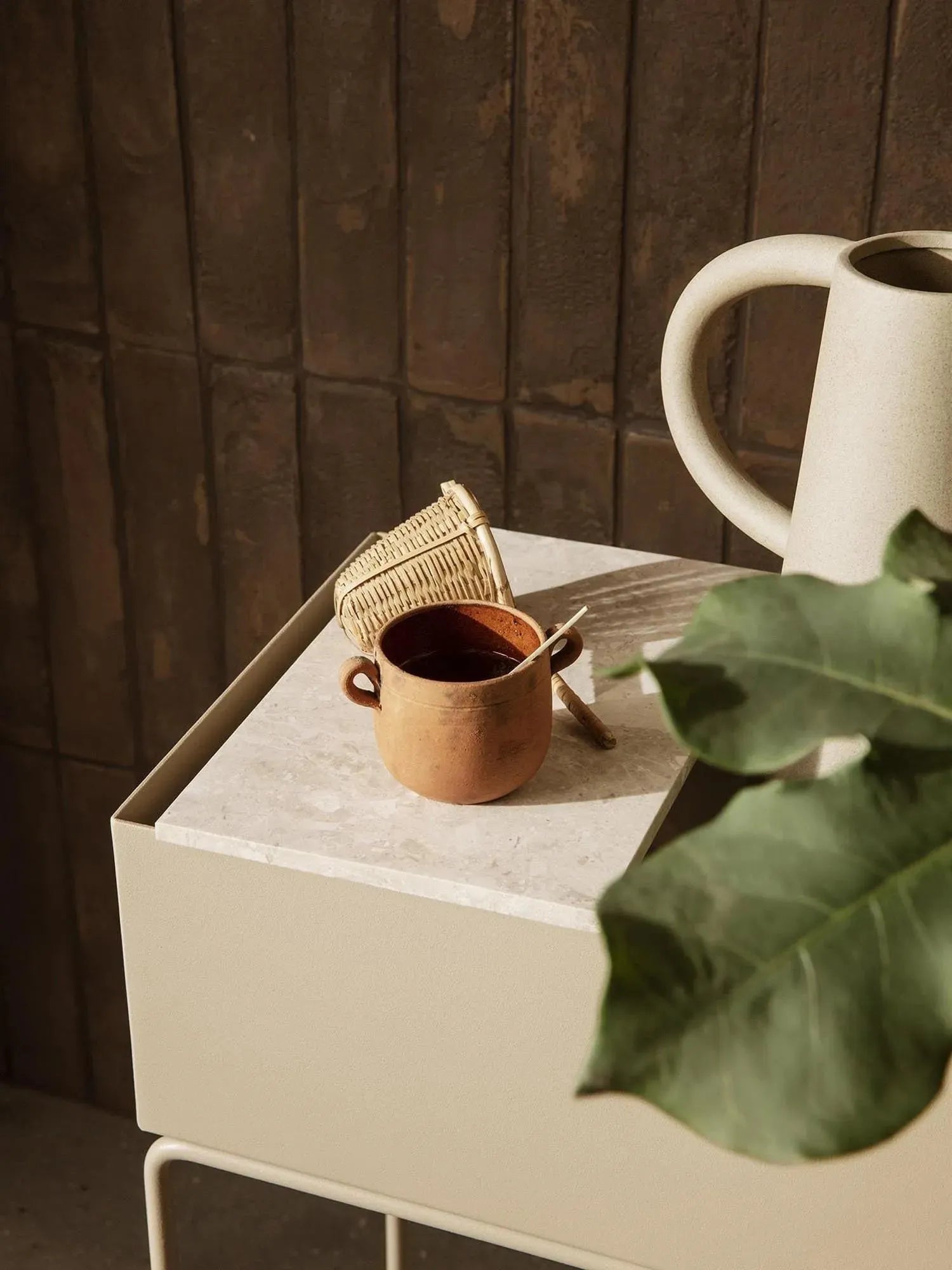 Vielseitiger Deckel für Plant Box von Ferm Living aus Eichenfurnier.