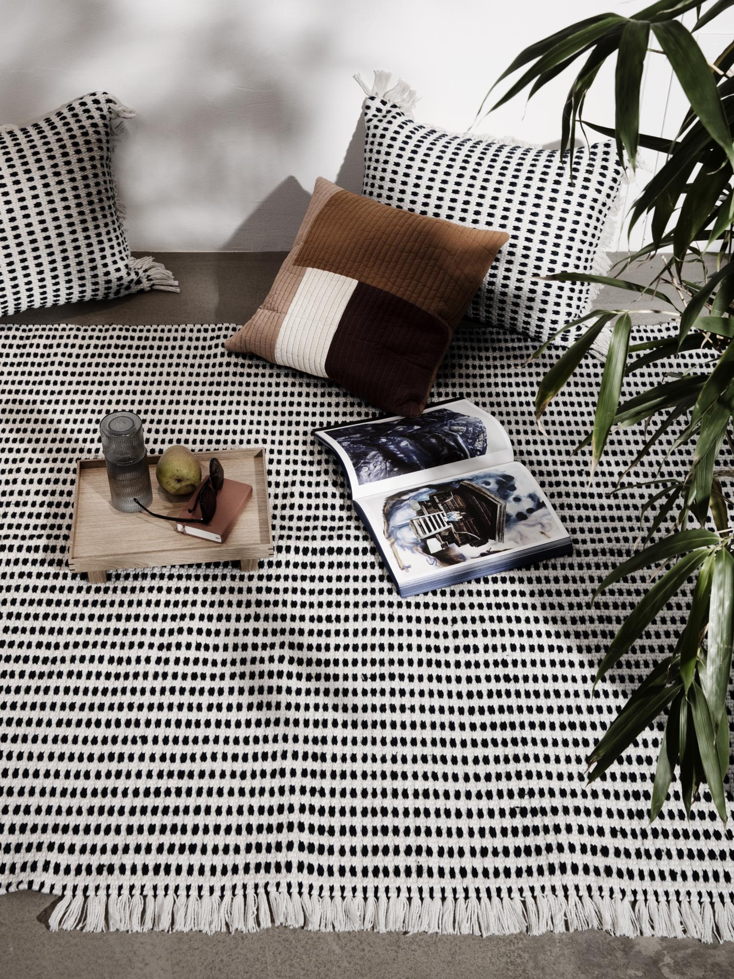 Way Teppich in Cremeweiss / Blau präsentiert im Onlineshop von KAQTU Design AG. Teppich ist von Ferm Living